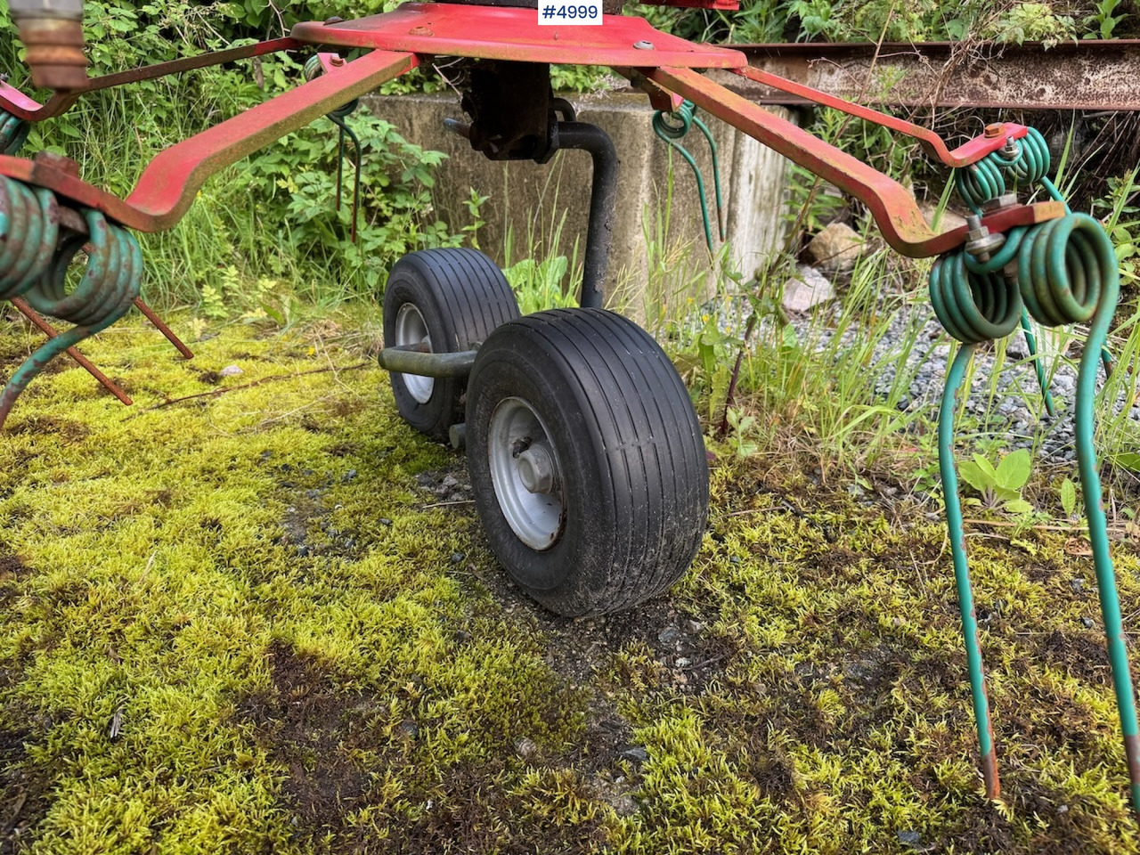 2012 Kverneland Taarup 8052 Spreader harrow - Oprema za prevrtanje i razlaganje: slika 4 2012 Kverneland Taarup 8052 Spreader harrow - Oprema za prevrtanje i razlaganje: slika 4