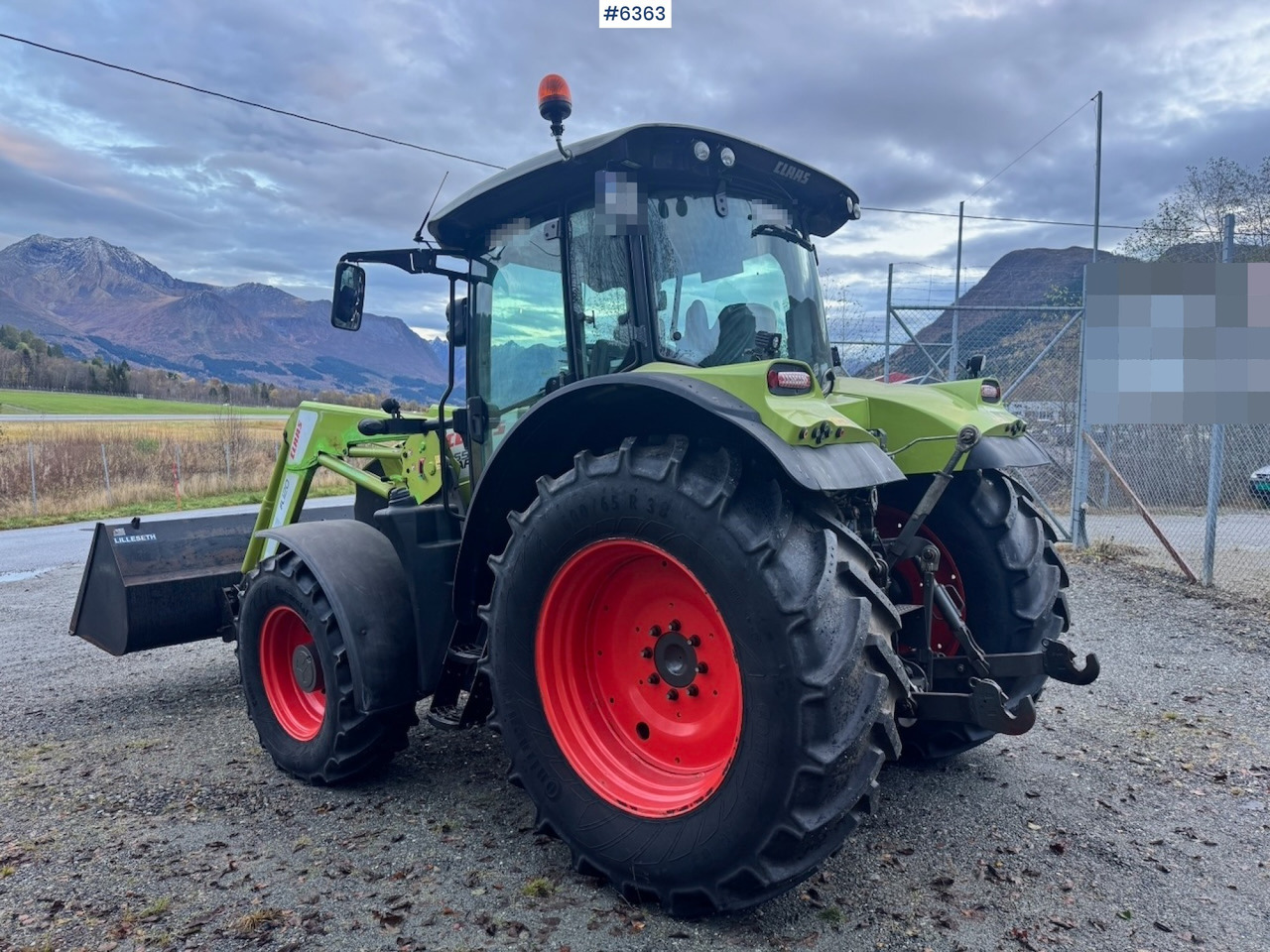 2013 Claas Arion 550 w/ Front loader, Bucket, forks and rear cutters. 1110 hours! - Traktor: slika 5 2013 Claas Arion 550 w/ Front loader, Bucket, forks and rear cutters. 1110 hours! - Traktor: slika 5