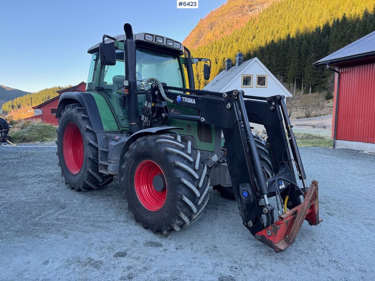 2013 Fendt 412 Vario TMS w/ front loader and plow plate. New engine! - Traktor: slika 4 2013 Fendt 412 Vario TMS w/ front loader and plow plate. New engine! - Traktor: slika 4