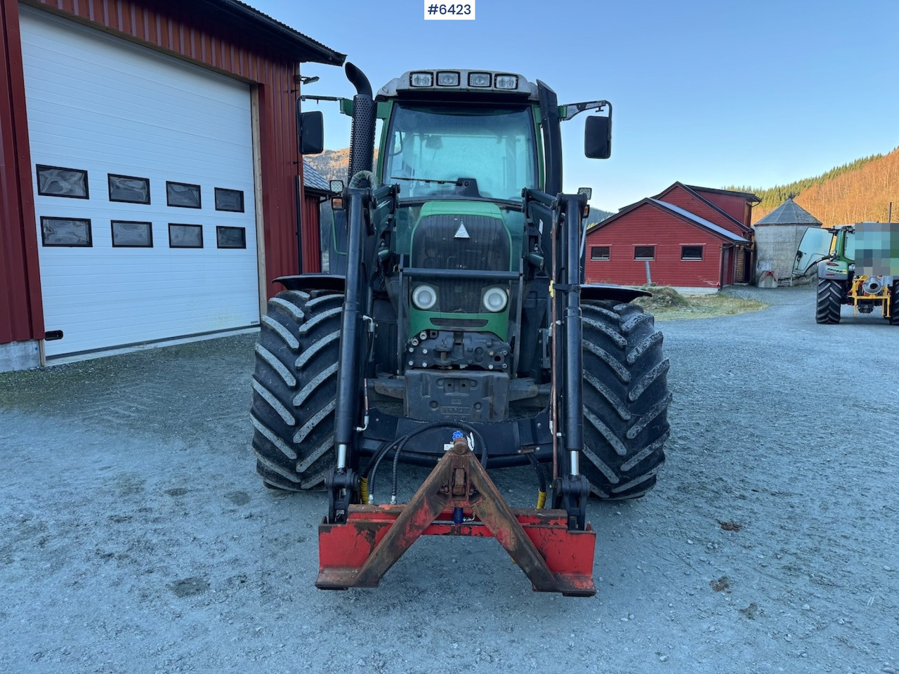 2013 Fendt 412 Vario TMS w/ front loader and plow plate. New engine! - Traktor: slika 3 2013 Fendt 412 Vario TMS w/ front loader and plow plate. New engine! - Traktor: slika 3