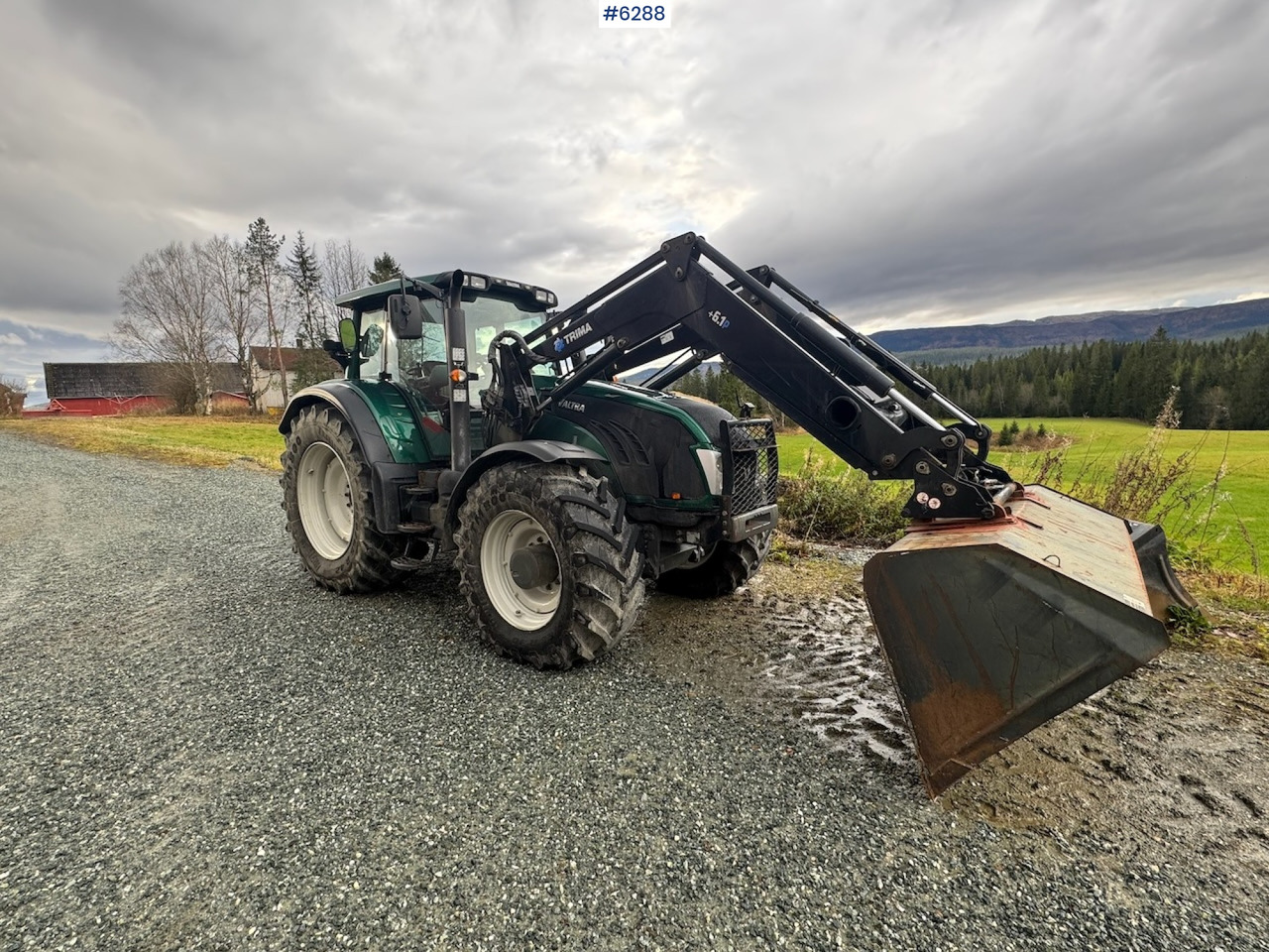 2013 Valtra T203 w/ Trima front loader, snow bucket, gravel bucket, pallet forks and timber clamp! - Traktor: slika 2 2013 Valtra T203 w/ Trima front loader, snow bucket, gravel bucket, pallet forks and timber clamp! - Traktor: slika 2