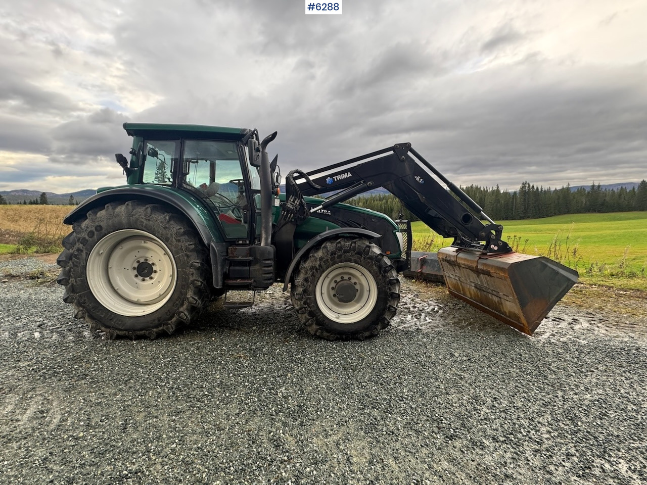 2013 Valtra T203 w/ Trima front loader, snow bucket, gravel bucket, pallet forks and timber clamp! - Traktor: slika 3 2013 Valtra T203 w/ Trima front loader, snow bucket, gravel bucket, pallet forks and timber clamp! - Traktor: slika 3