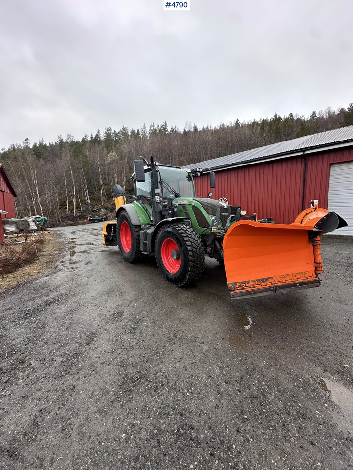 2014 Fendt 514 Vario 4x4 w/ front loader, folding plow, snow blower and sand spreader - Traktor: slika 2 2014 Fendt 514 Vario 4x4 w/ front loader, folding plow, snow blower and sand spreader - Traktor: slika 2