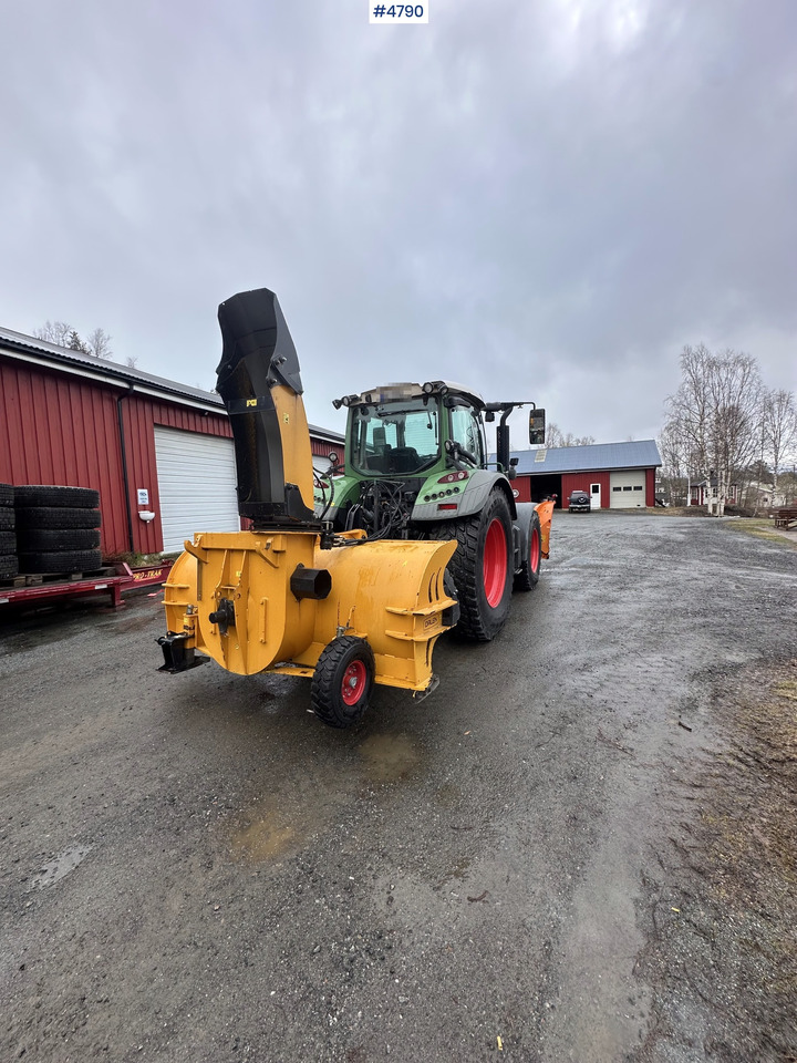 2014 Fendt 514 Vario 4x4 w/ front loader, folding plow, snow blower and sand spreader - Traktor: slika 4 2014 Fendt 514 Vario 4x4 w/ front loader, folding plow, snow blower and sand spreader - Traktor: slika 4