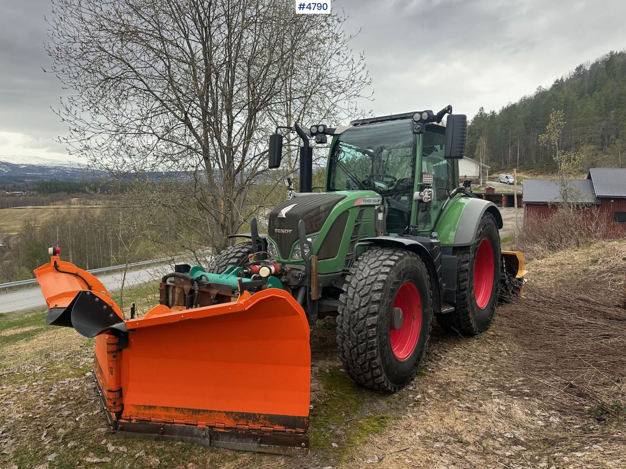 2014 Fendt 514 Vario 4x4 w/ front loader, folding plow, snow blower and sand spreader - Traktor: slika 5 2014 Fendt 514 Vario 4x4 w/ front loader, folding plow, snow blower and sand spreader - Traktor: slika 5