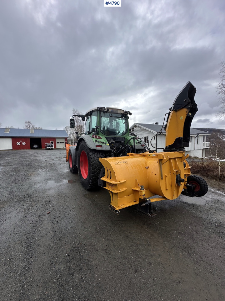2014 Fendt 514 Vario 4x4 w/ front loader, folding plow, snow blower and sand spreader - Traktor: slika 3 2014 Fendt 514 Vario 4x4 w/ front loader, folding plow, snow blower and sand spreader - Traktor: slika 3