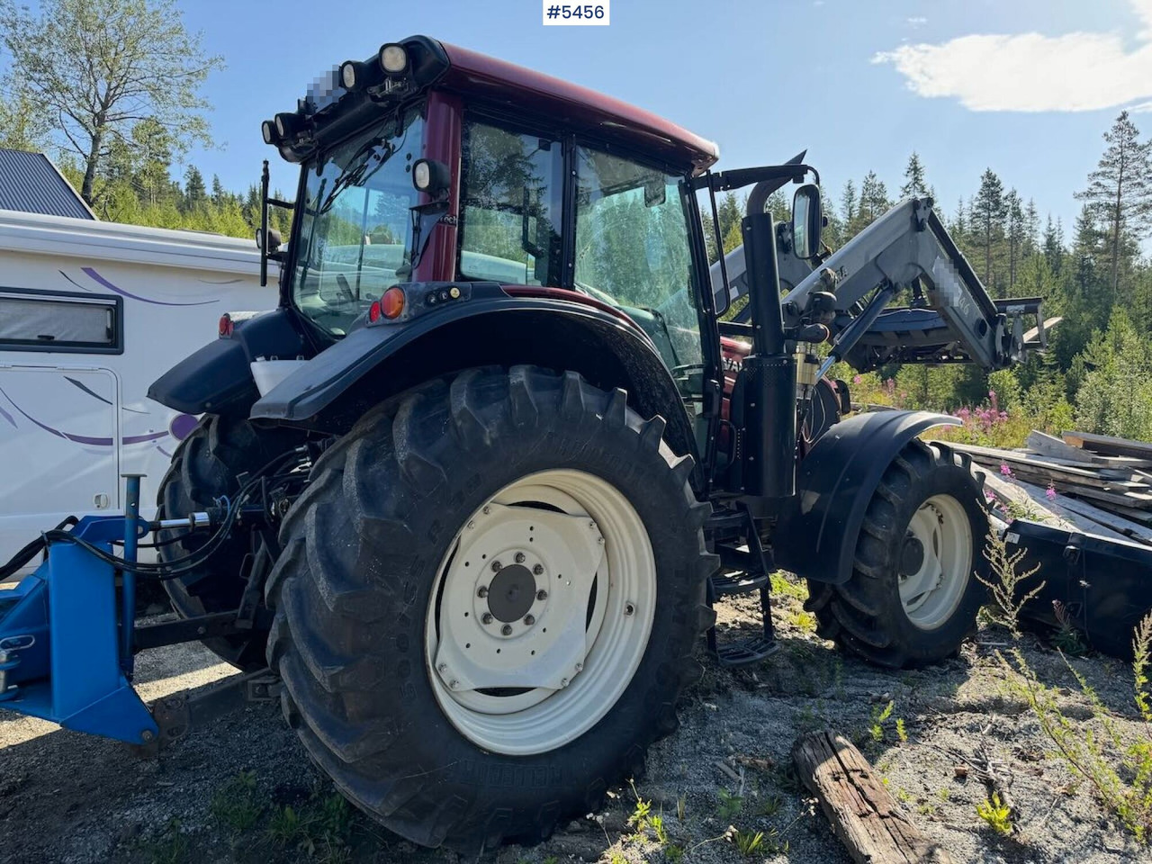 2015 Valtra N123 w/ front loader - Traktor: slika 2 2015 Valtra N123 w/ front loader - Traktor: slika 2