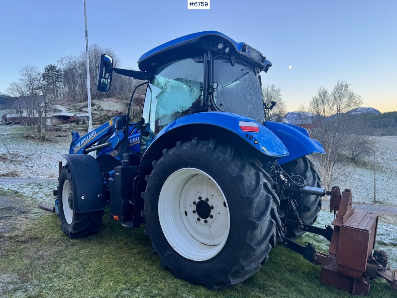 2021 New Holland T6.180 w/ Front loader, 2 sets of tires and Front hydraulics. 2100 hours. - Traktor: slika 4 2021 New Holland T6.180 w/ Front loader, 2 sets of tires and Front hydraulics. 2100 hours. - Traktor: slika 4