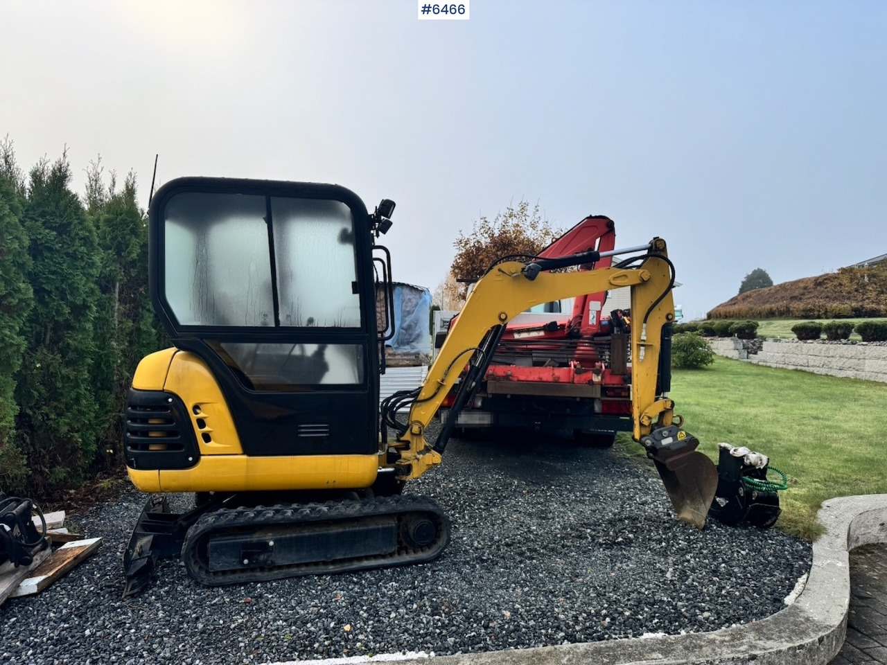 Approx. 2004 CAT 301.8 Mini excavator w/ 4 buckets and grapple. - Bager: slika 2 Approx. 2004 CAT 301.8 Mini excavator w/ 4 buckets and grapple. - Bager: slika 2