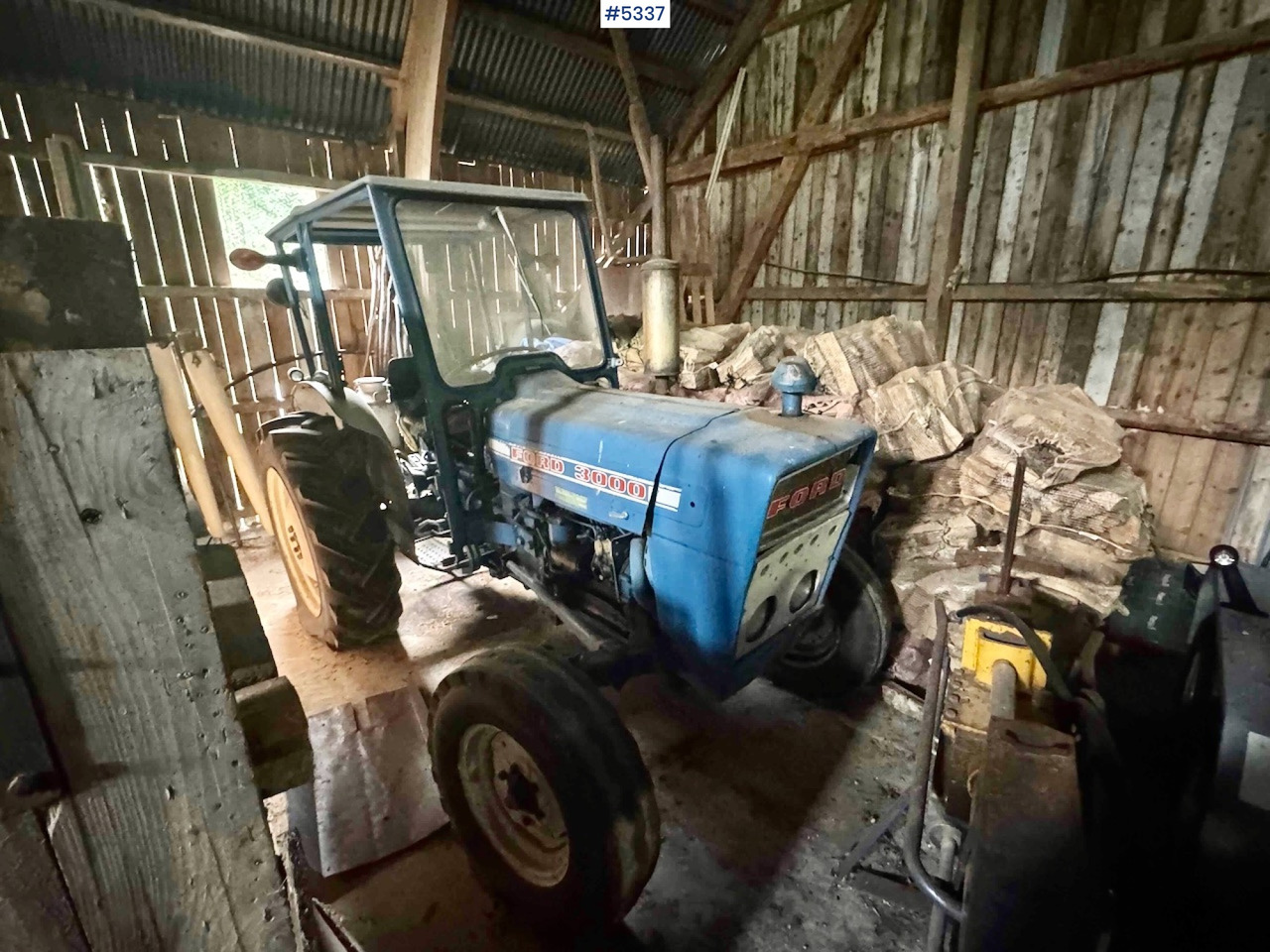 Ford 3000 traktor m/ skuffe - Traktor: slika 1 Ford 3000 traktor m/ skuffe - Traktor: slika 1