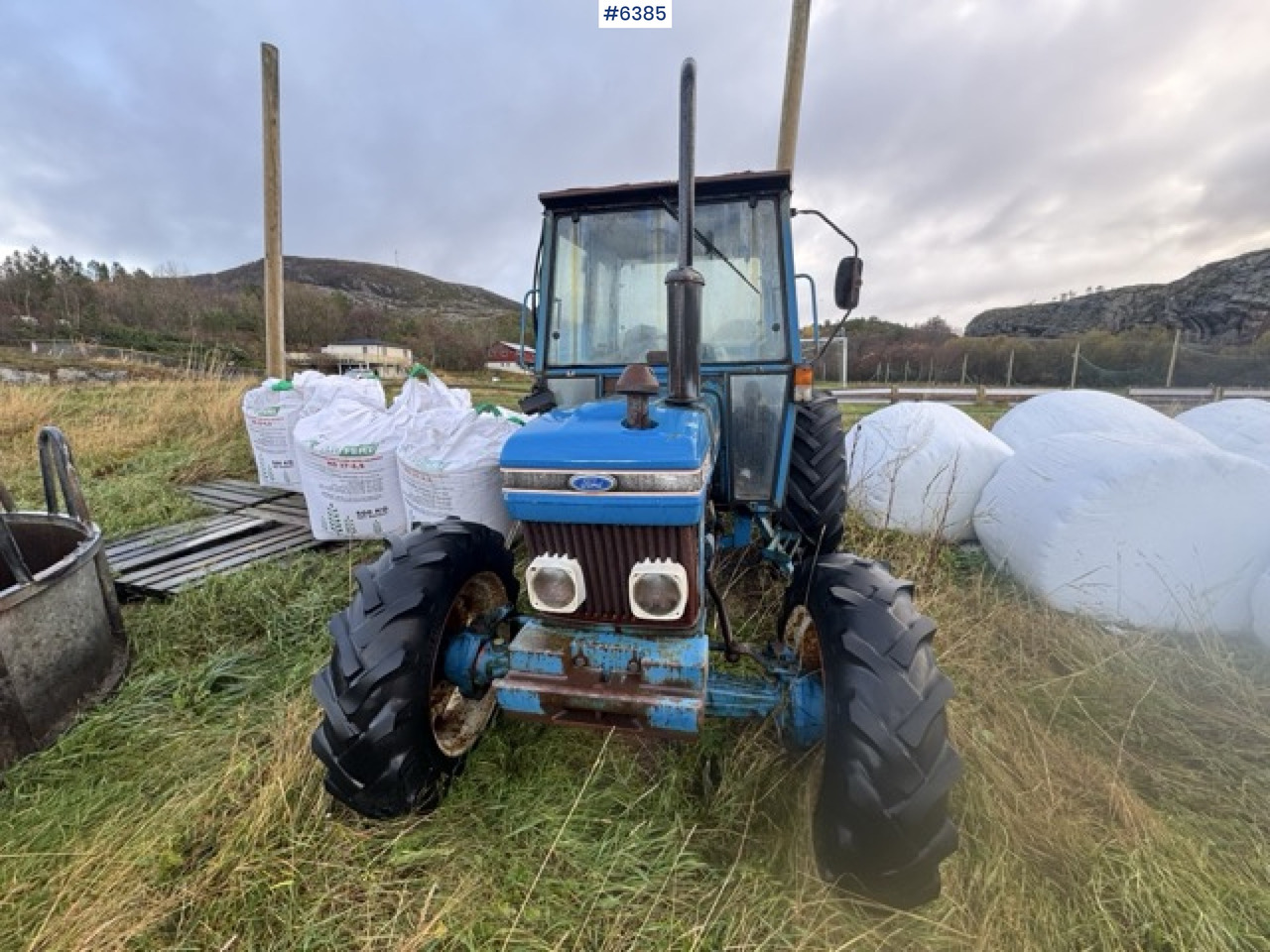 Ford 4610 4x4 tractor. 3,561 hours! - Traktor: slika 3 Ford 4610 4x4 tractor. 3,561 hours! - Traktor: slika 3