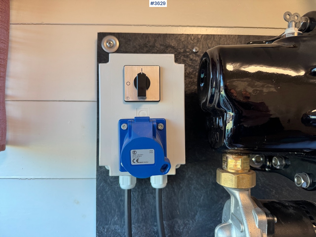 Hot water system for animals. - Oprema za stoku: slika 2 Hot water system for animals. - Oprema za stoku: slika 2