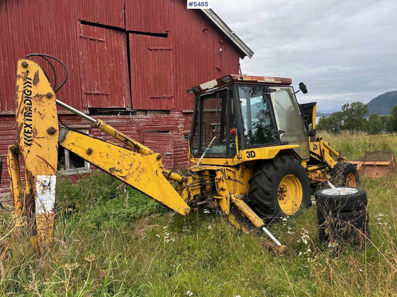 JCB Turbo 4x4 backhoe loader w/ pallet forks. Partial REP object. - Traktor: slika 4 JCB Turbo 4x4 backhoe loader w/ pallet forks. Partial REP object. - Traktor: slika 4