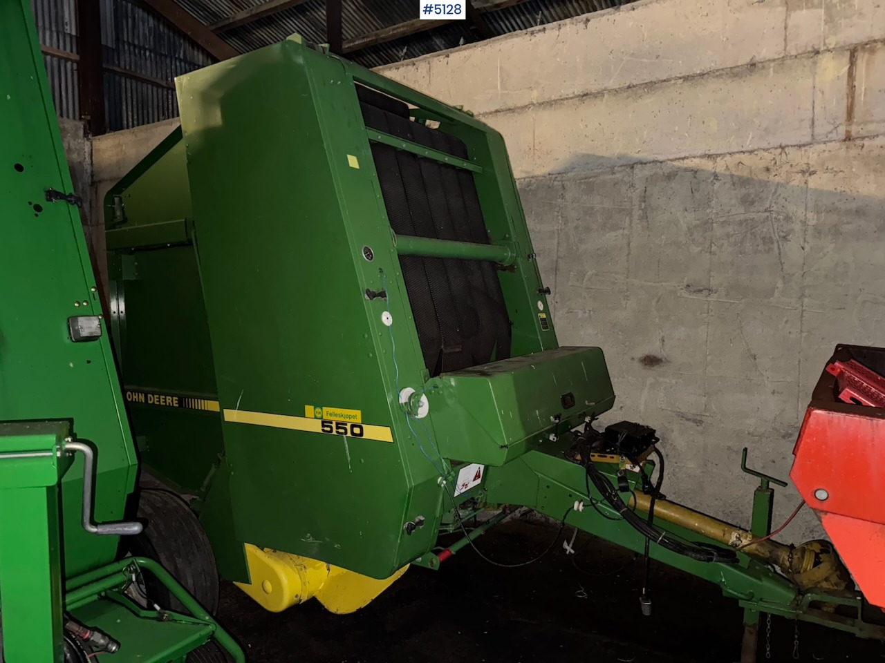 John Deere 550 Round Baler - Oprema za prevrtanje i razlaganje: slika 5 John Deere 550 Round Baler - Oprema za prevrtanje i razlaganje: slika 5