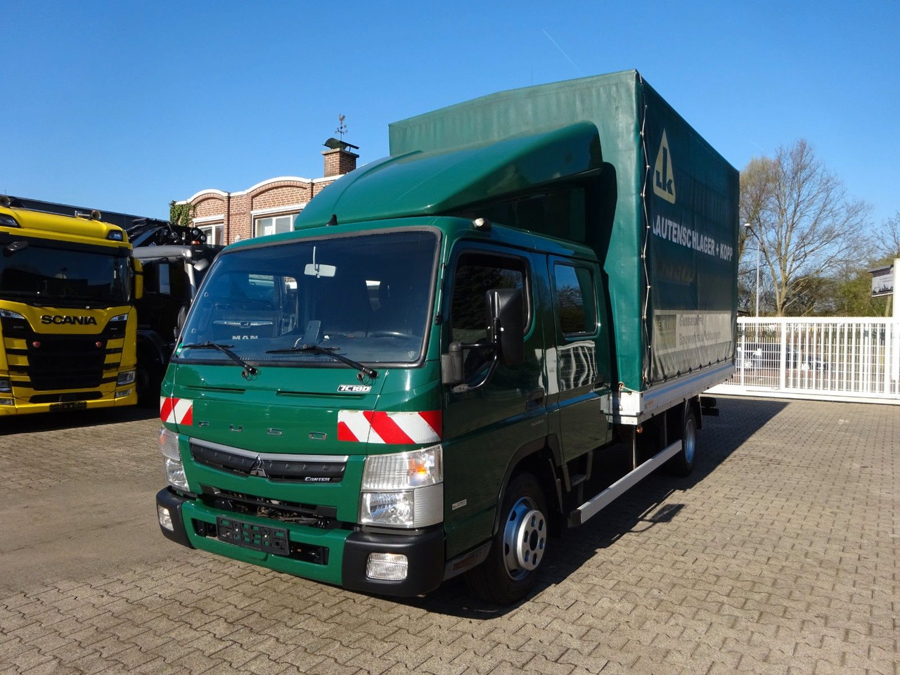 FUSO 7C180D Canter mit Doppelkabine 4x2 - Dostavno vozilo sa ceradom, Dostavno vozilo sa duplom kabinom: slika 1 FUSO 7C180D Canter mit Doppelkabine 4x2 - Dostavno vozilo sa ceradom, Dostavno vozilo sa duplom kabinom: slika 1