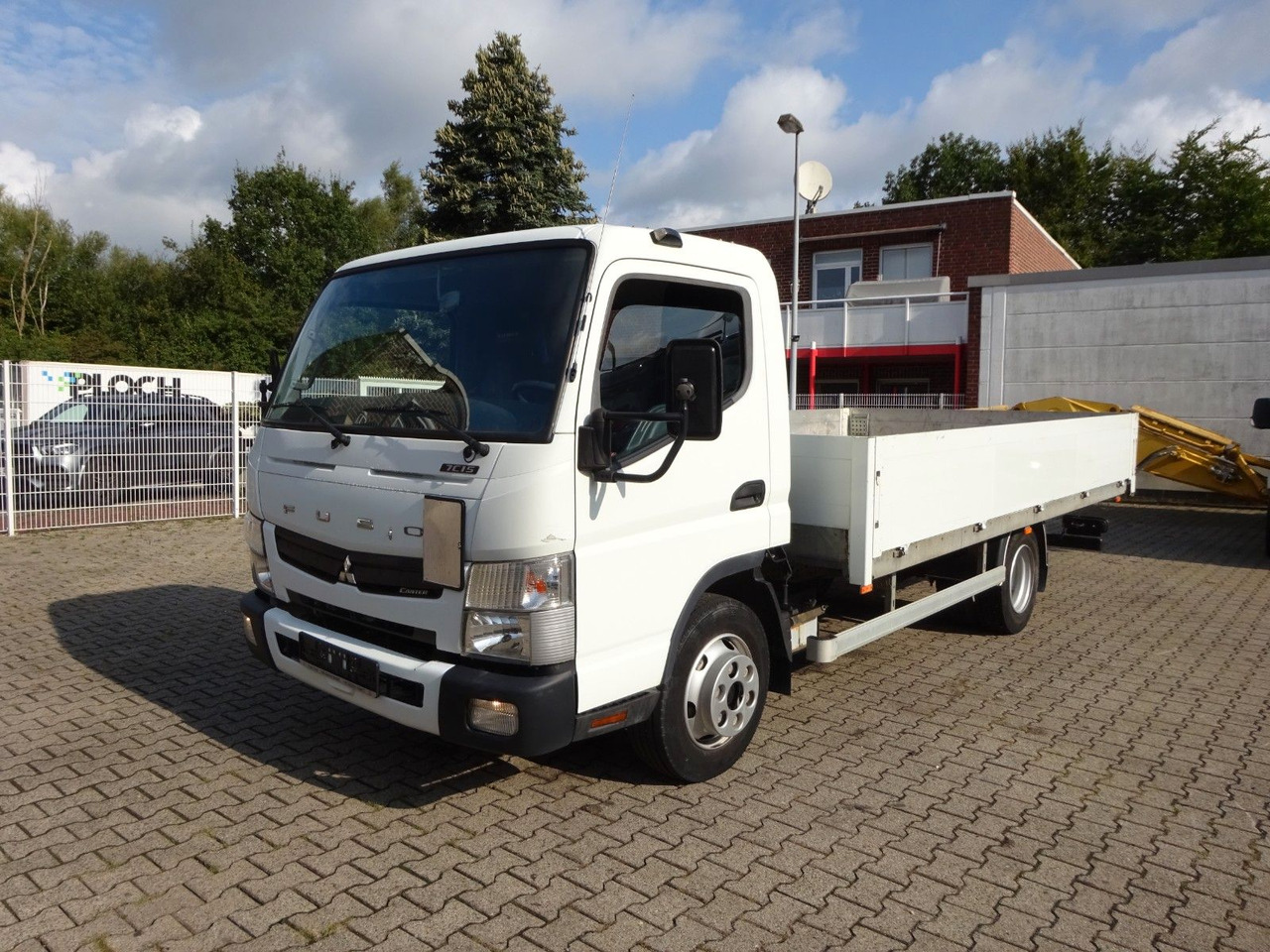 FUSO CANTER 7C15 Pritsche 4x2 - Dostavno vozilo sa otvorenom sandukom: slika 1 FUSO CANTER 7C15 Pritsche 4x2 - Dostavno vozilo sa otvorenom sandukom: slika 1