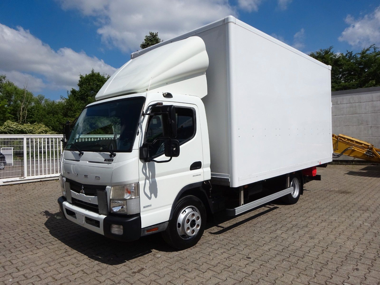 FUSO Canter 7C18 + LBW 4x2 - Dostavno vozilo sa zatvorenim sandukom: slika 2 FUSO Canter 7C18 + LBW 4x2 - Dostavno vozilo sa zatvorenim sandukom: slika 2