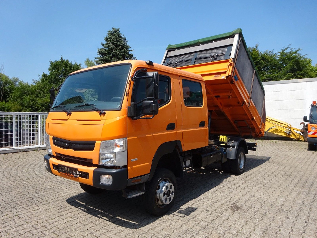 FUSO Canter Doppelkabine MEILLER 3Skipper 4x4 - Dostavno vozilo istovarivač: slika 1 FUSO Canter Doppelkabine MEILLER 3Skipper 4x4 - Dostavno vozilo istovarivač: slika 1