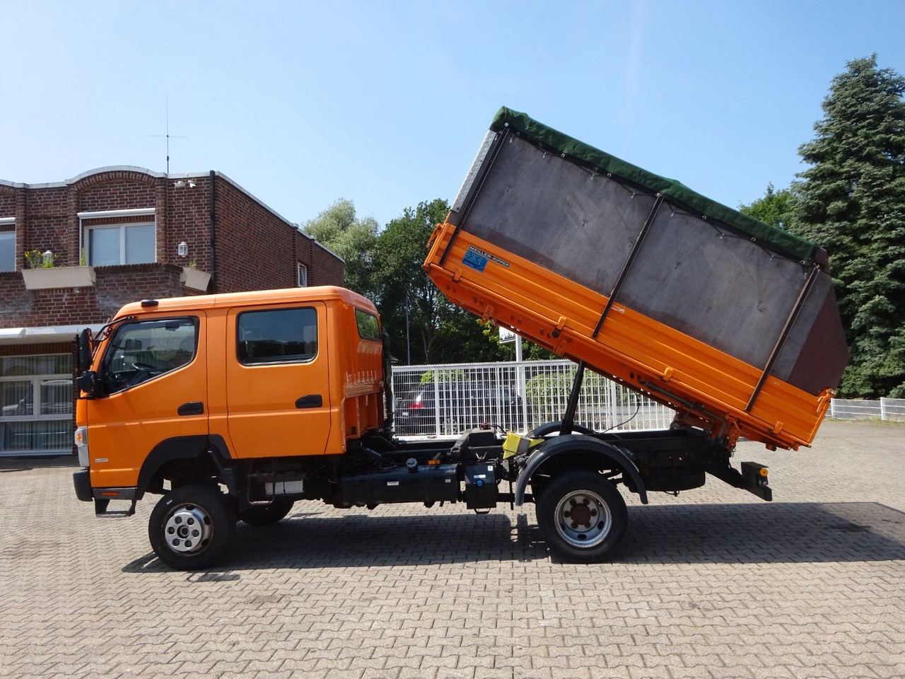 FUSO Canter Doppelkabine MEILLER 3Skipper 4x4 - Dostavno vozilo istovarivač: slika 4 FUSO Canter Doppelkabine MEILLER 3Skipper 4x4 - Dostavno vozilo istovarivač: slika 4