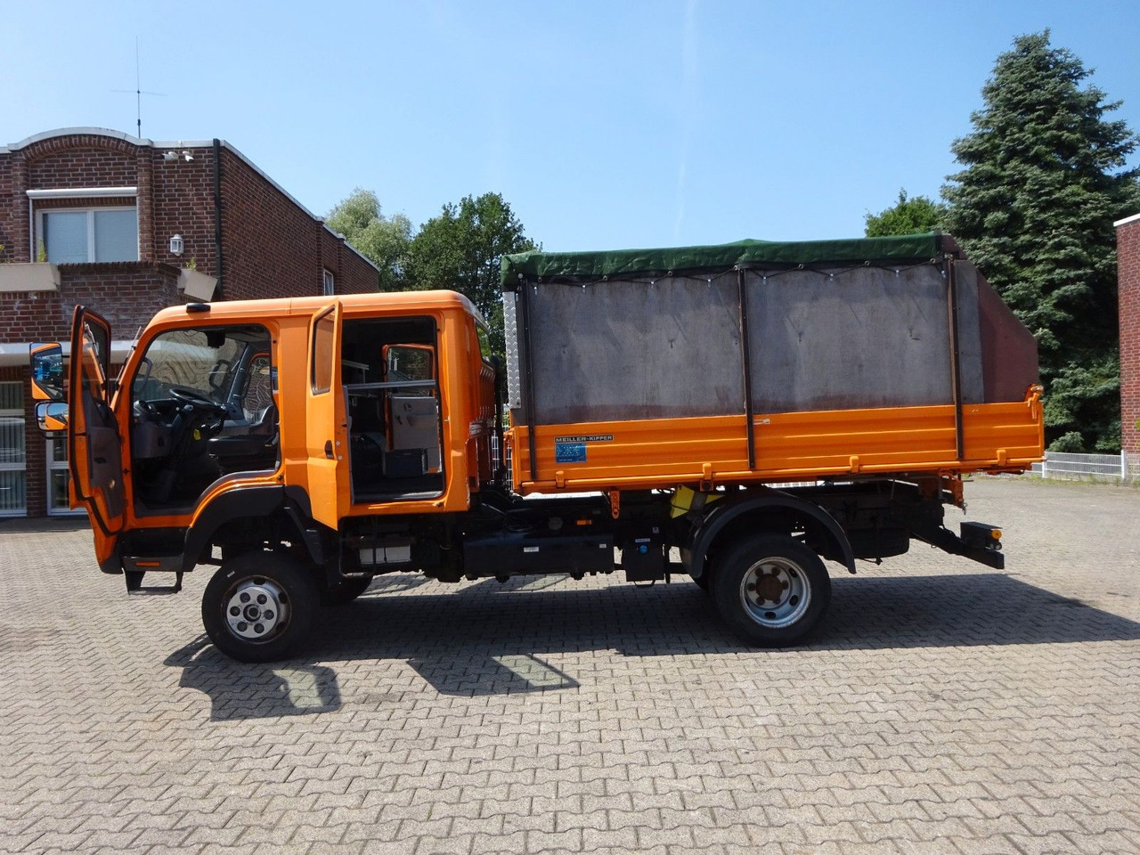 FUSO Canter Doppelkabine MEILLER 3Skipper 4x4 - Dostavno vozilo istovarivač: slika 5 FUSO Canter Doppelkabine MEILLER 3Skipper 4x4 - Dostavno vozilo istovarivač: slika 5