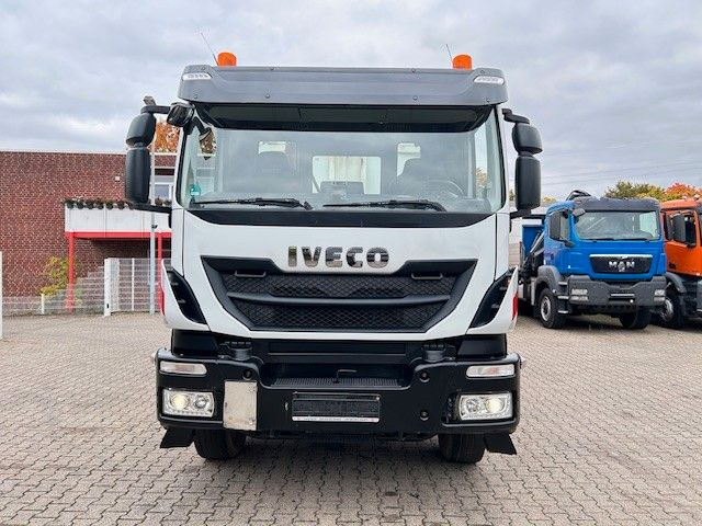 Iveco 410 TRAKKER Wechselsystem Kipper + Asphaltmulde - Kamion za utovaranje kontejnera: slika 5 Iveco 410 TRAKKER Wechselsystem Kipper + Asphaltmulde - Kamion za utovaranje kontejnera: slika 5