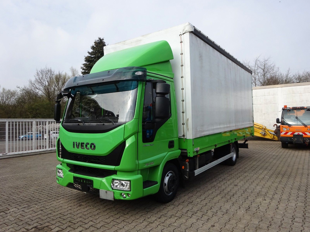 Iveco 75-190 Eurocargo 4x2 - Dostavno vozilo sa ceradom: slika 1 Iveco 75-190 Eurocargo 4x2 - Dostavno vozilo sa ceradom: slika 1