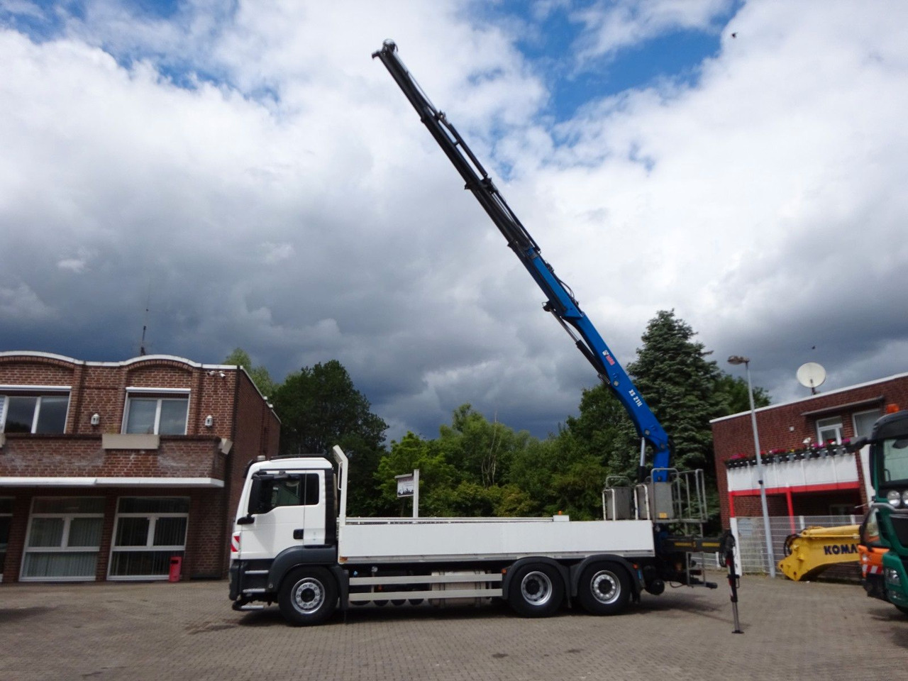 MAN 26.420 TGS Pritsche + HIAB 211 HIPRO Kran - Kamion sa dizalicom: slika 1 MAN 26.420 TGS Pritsche + HIAB 211 HIPRO Kran - Kamion sa dizalicom: slika 1