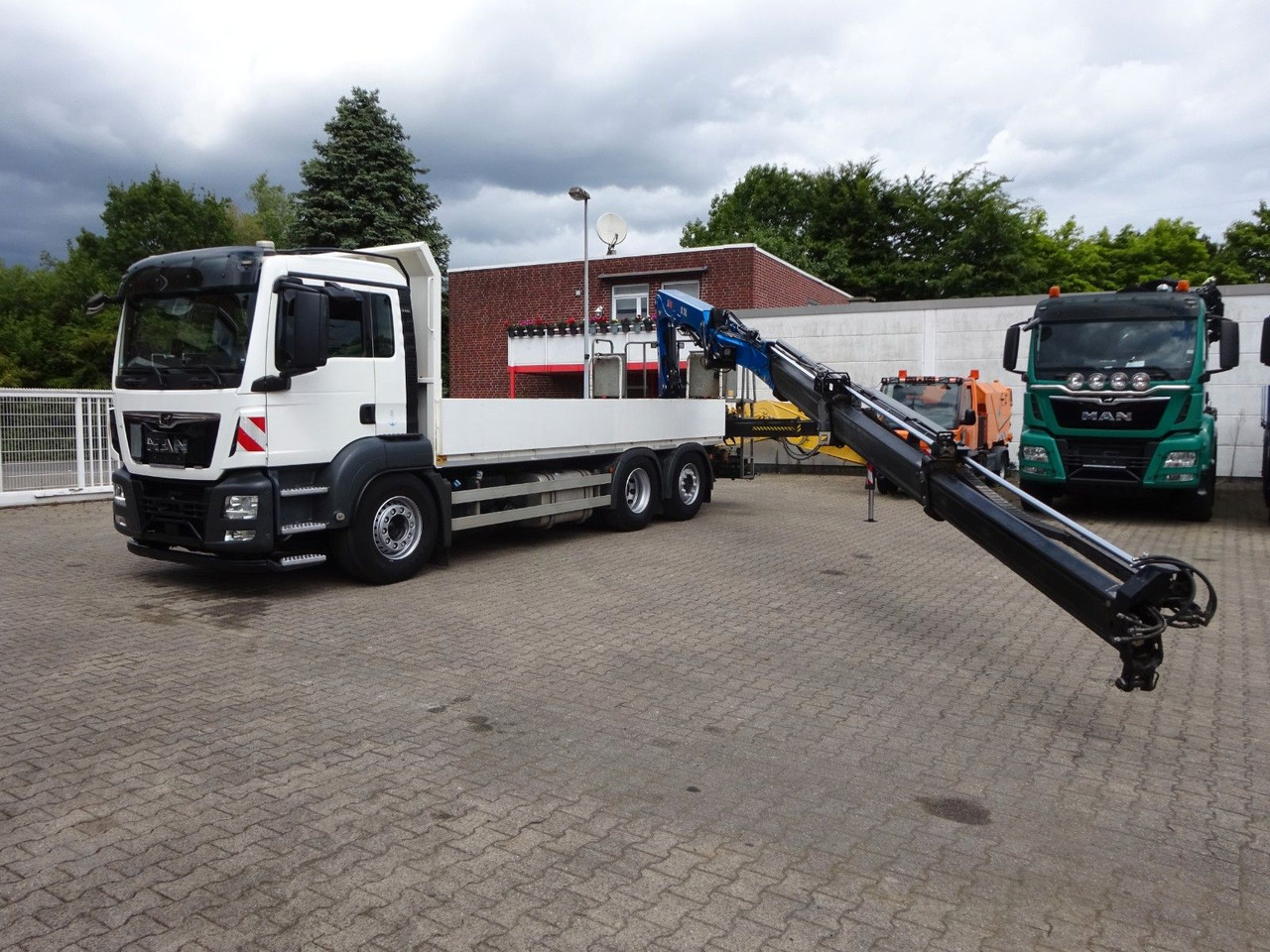 MAN 26.420 TGS Pritsche + HIAB 211 HIPRO Kran - Kamion sa dizalicom: slika 5 MAN 26.420 TGS Pritsche + HIAB 211 HIPRO Kran - Kamion sa dizalicom: slika 5