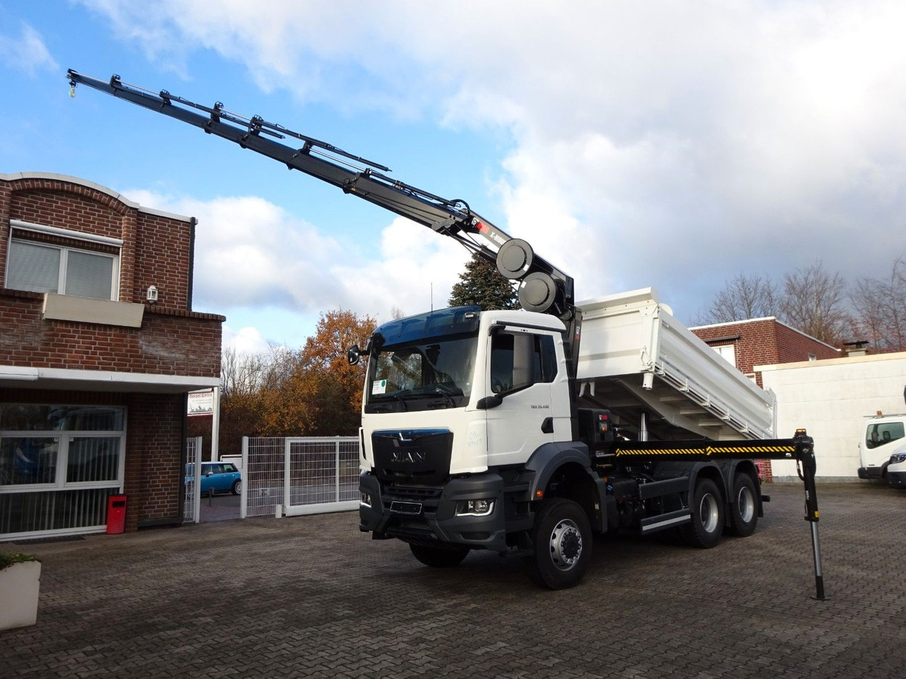 MAN 33.430 6x6 3-SEITENKIPPER KRAN HIAB 228- 6HYDRO - Istovarivač, Kamion sa dizalicom: slika 2 MAN 33.430 6x6 3-SEITENKIPPER KRAN HIAB 228- 6HYDRO - Istovarivač, Kamion sa dizalicom: slika 2
