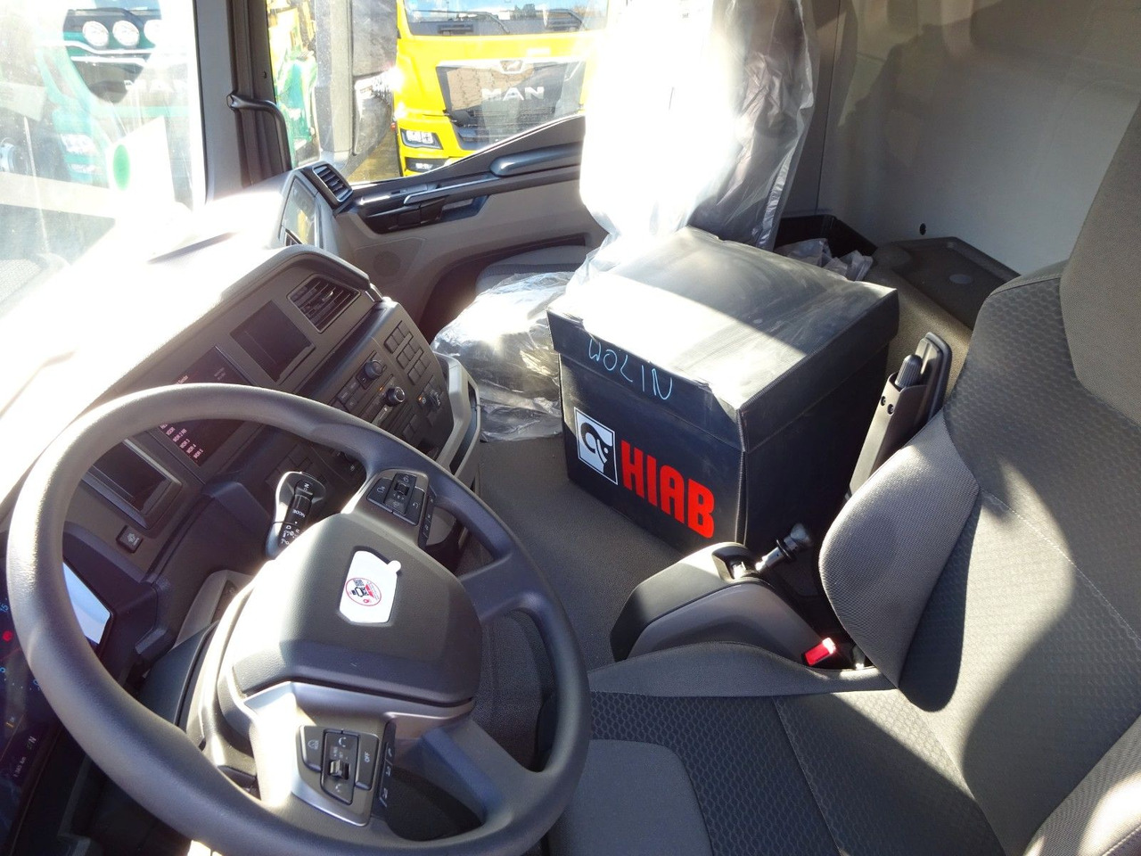 MAN 33.430 6x6 3-SEITENKIPPER KRAN HIAB 228- 6HYDRO - Istovarivač, Kamion sa dizalicom: slika 5 MAN 33.430 6x6 3-SEITENKIPPER KRAN HIAB 228- 6HYDRO - Istovarivač, Kamion sa dizalicom: slika 5