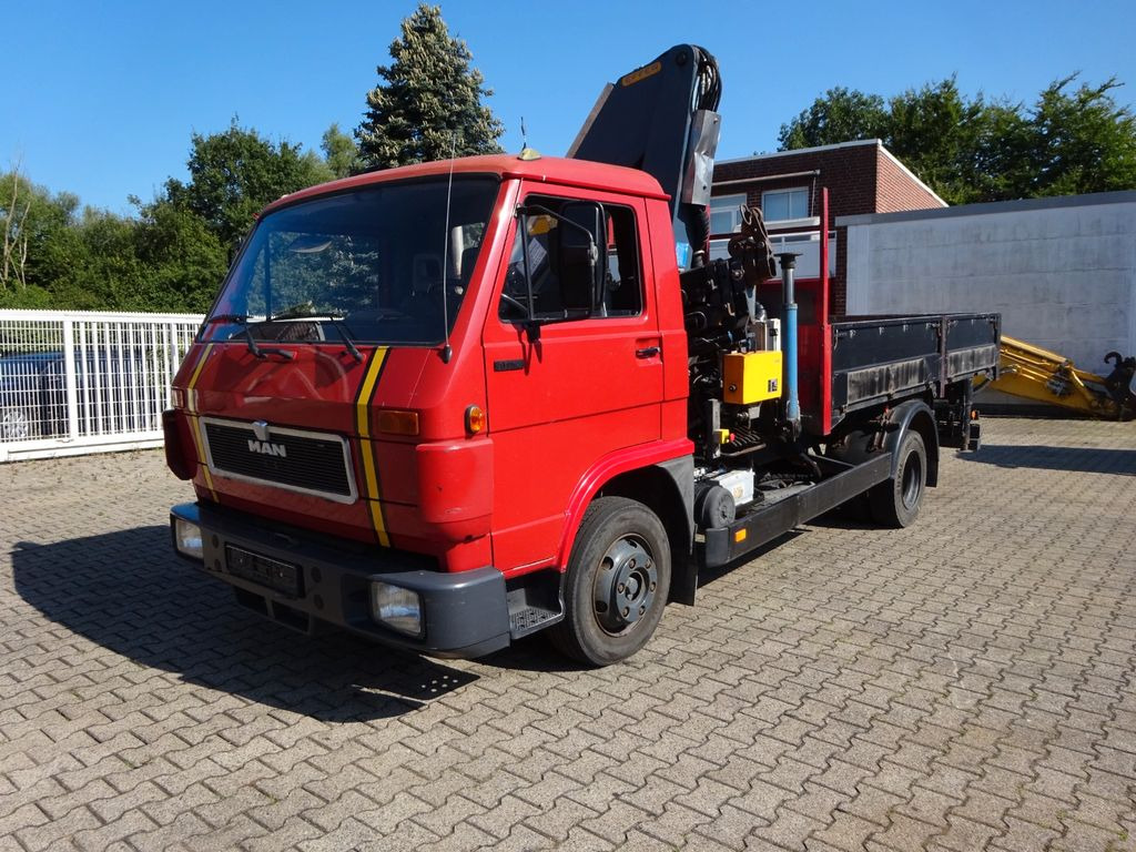 MAN 9.150 Pritsche + Effer 953S Dachdeckerkran 4x2 - Kamion sa dizalicom, Kamion sa tovarnim sandukom: slika 1 MAN 9.150 Pritsche + Effer 953S Dachdeckerkran 4x2 - Kamion sa dizalicom, Kamion sa tovarnim sandukom: slika 1