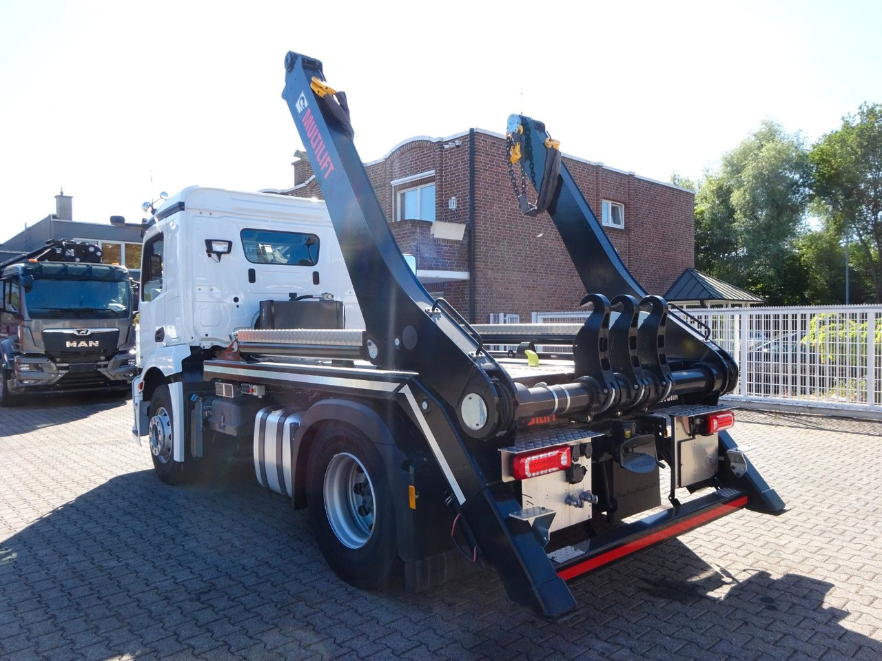 Mercedes-Benz 1840 Actros Absetzkipper NEUFAHRZEUG mit 1645 km - Istovarivač: slika 4 Mercedes-Benz 1840 Actros Absetzkipper NEUFAHRZEUG mit 1645 km - Istovarivač: slika 4