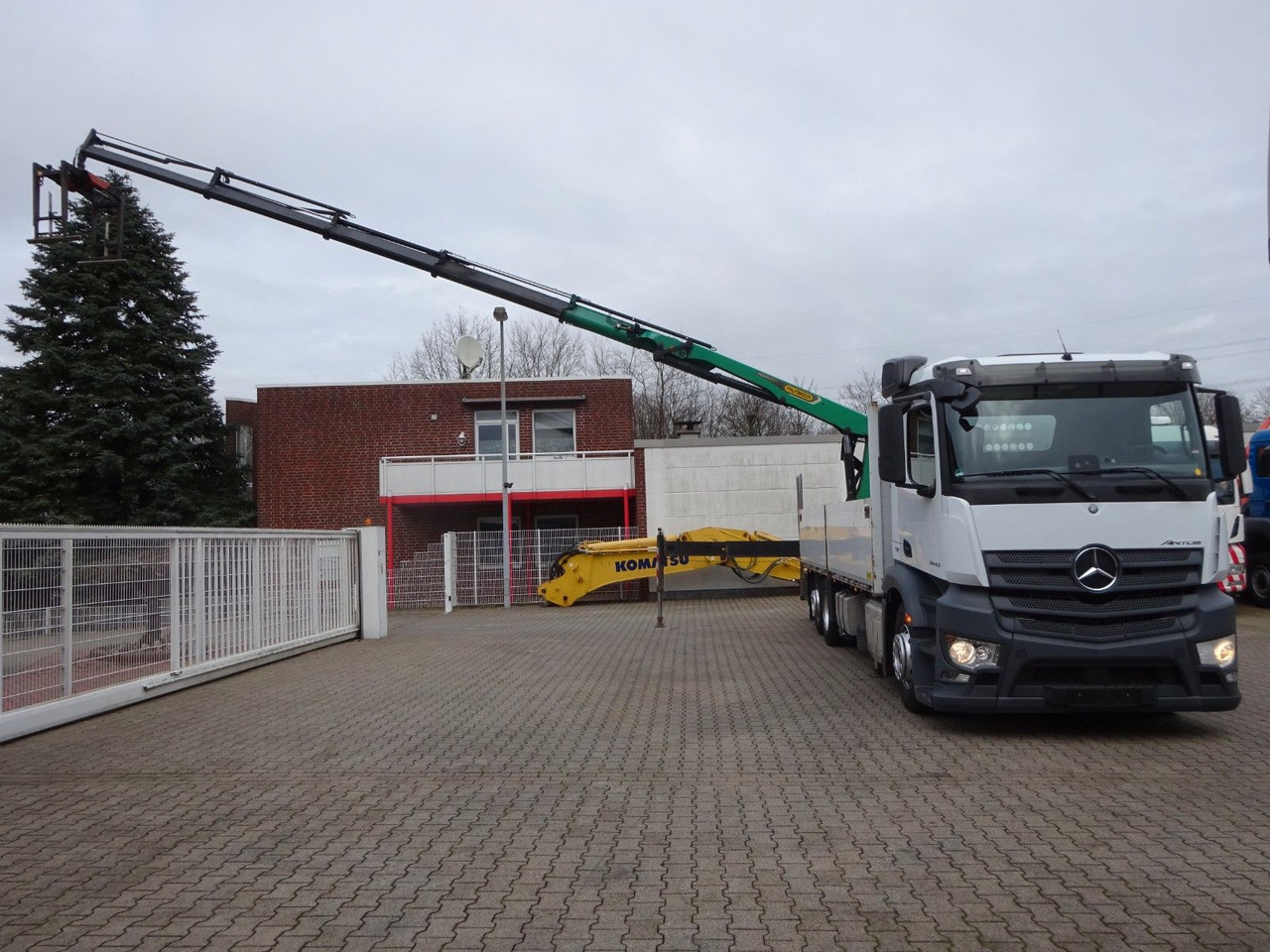 Mercedes-Benz 2543 Antos Baustoff +PK 26001 bis 20 m Auslage Mercedes-Benz 2543 Antos Baustoff +PK 26001 bis 20 m Auslage - Kamion sa dizalicom, Kamion sa tovarnim sandukom: slika 5 Mercedes-Benz 2543 Antos Baustoff +PK 26001 bis 20 m Auslage Mercedes-Benz 2543 Antos Baustoff +PK 26001 bis 20 m Auslage - Kamion sa dizalicom, Kamion sa tovarnim sandukom: slika 5
