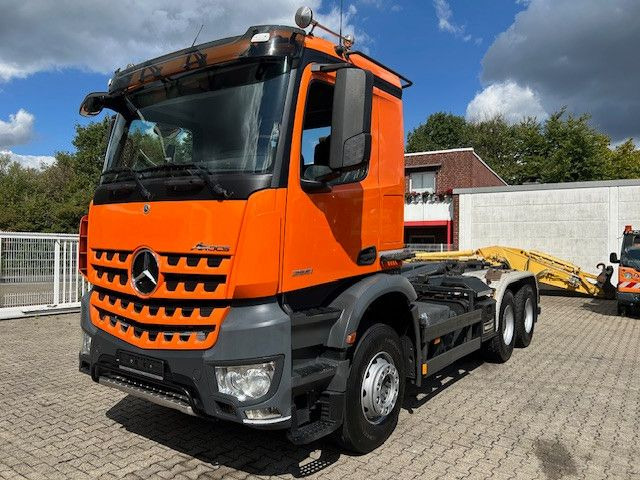 Mercedes-Benz 2651 Arocs MEILLER RK2060 Abroller 6x4 - Kamion sa hidrauličnom kukom: slika 1 Mercedes-Benz 2651 Arocs MEILLER RK2060 Abroller 6x4 - Kamion sa hidrauličnom kukom: slika 1