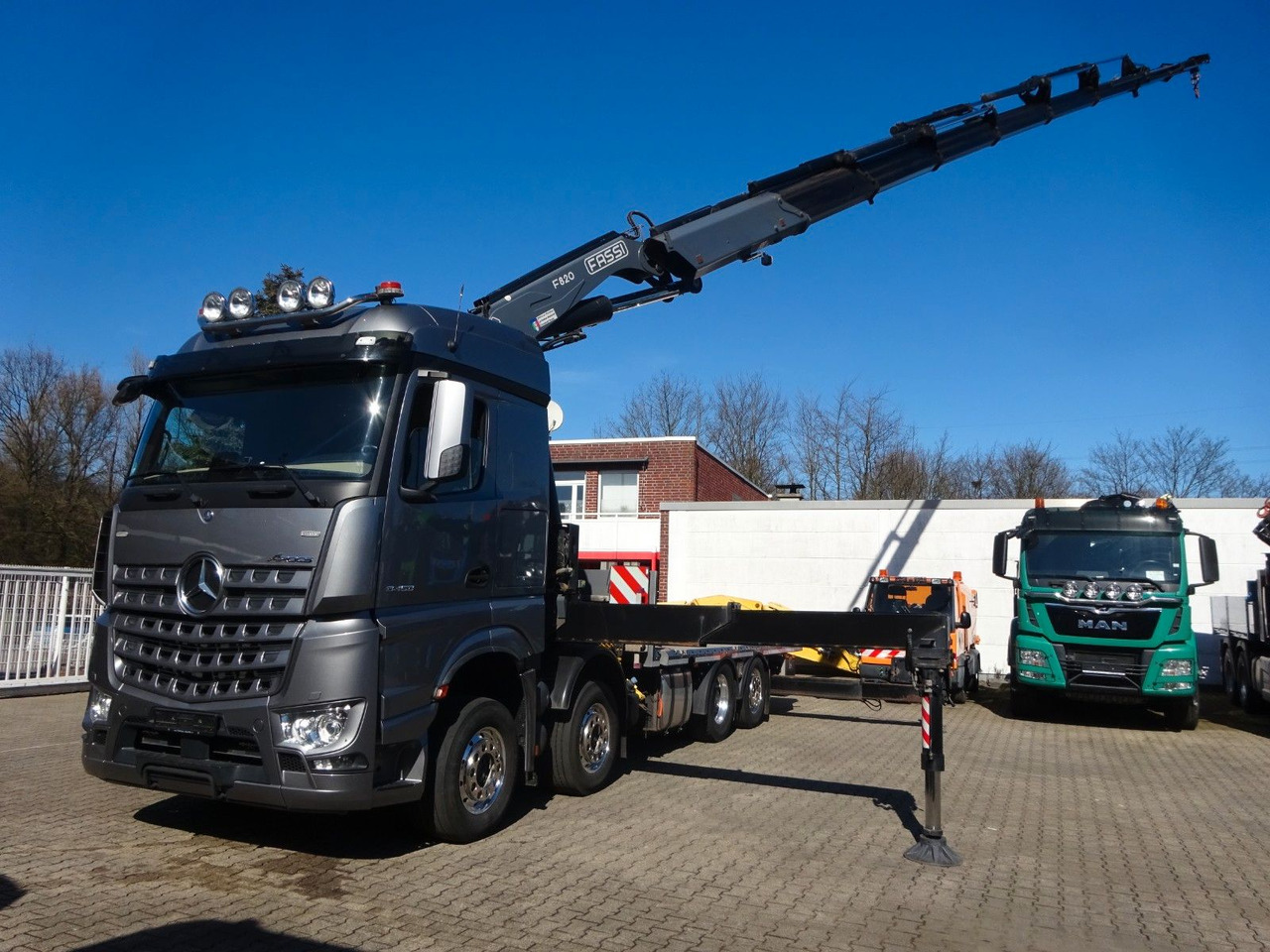 Mercedes-Benz 3453 Plattform + Fassi F820 Kran 8x2 Mercedes-Benz 3453 FASSI F820 Kran 8x Hydr. Ausschub - Kamion sa dizalicom, Kamion sa tovarnim sandukom: slika 2 Mercedes-Benz 3453 Plattform + Fassi F820 Kran 8x2 Mercedes-Benz 3453 FASSI F820 Kran 8x Hydr. Ausschub - Kamion sa dizalicom, Kamion sa tovarnim sandukom: slika 2