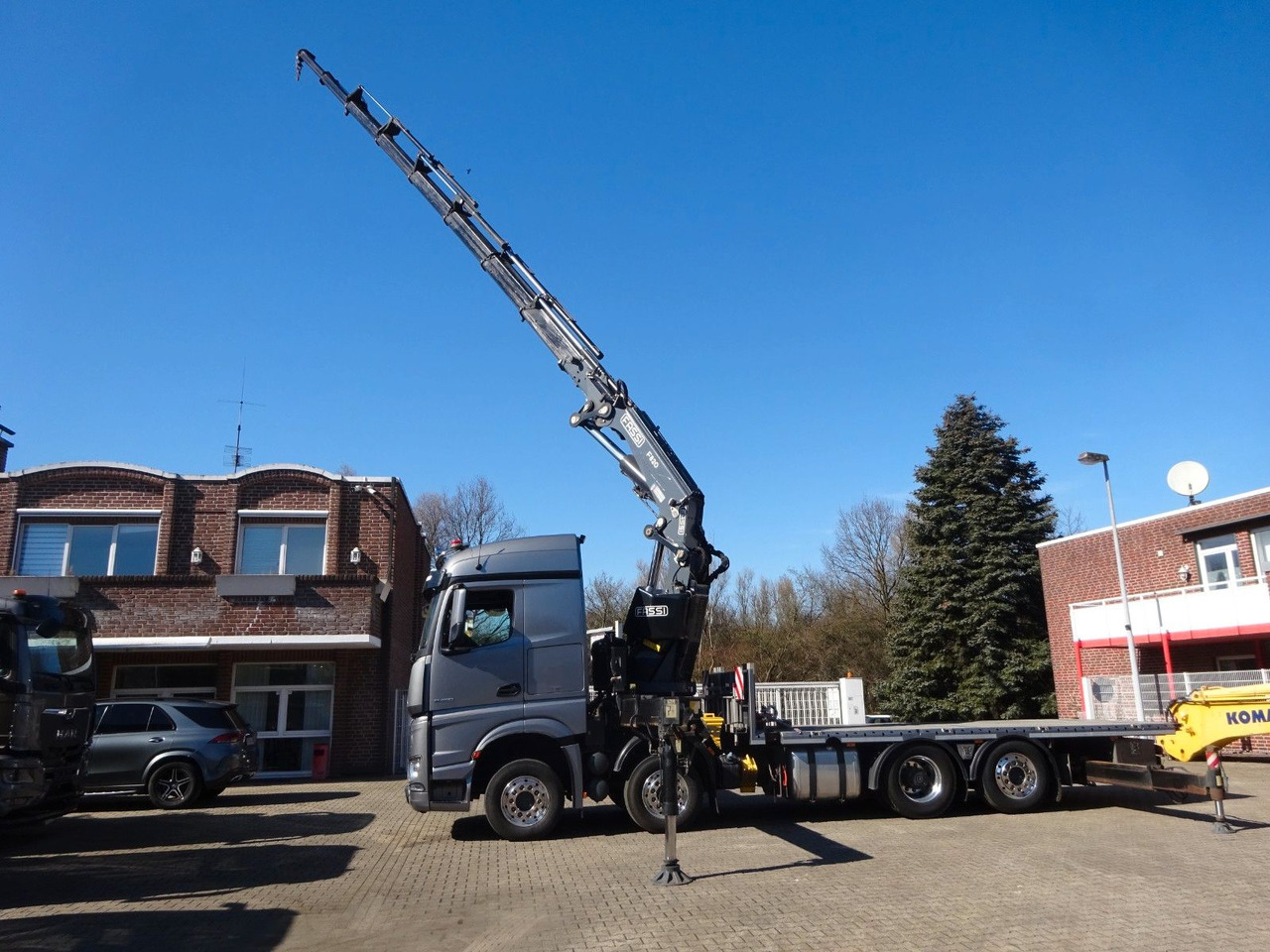 Mercedes-Benz 3453 Plattform + Fassi F820 Kran 8x2 Mercedes-Benz 3453 FASSI F820 Kran 8x Hydr. Ausschub - Kamion sa dizalicom, Kamion sa tovarnim sandukom: slika 1 Mercedes-Benz 3453 Plattform + Fassi F820 Kran 8x2 Mercedes-Benz 3453 FASSI F820 Kran 8x Hydr. Ausschub - Kamion sa dizalicom, Kamion sa tovarnim sandukom: slika 1