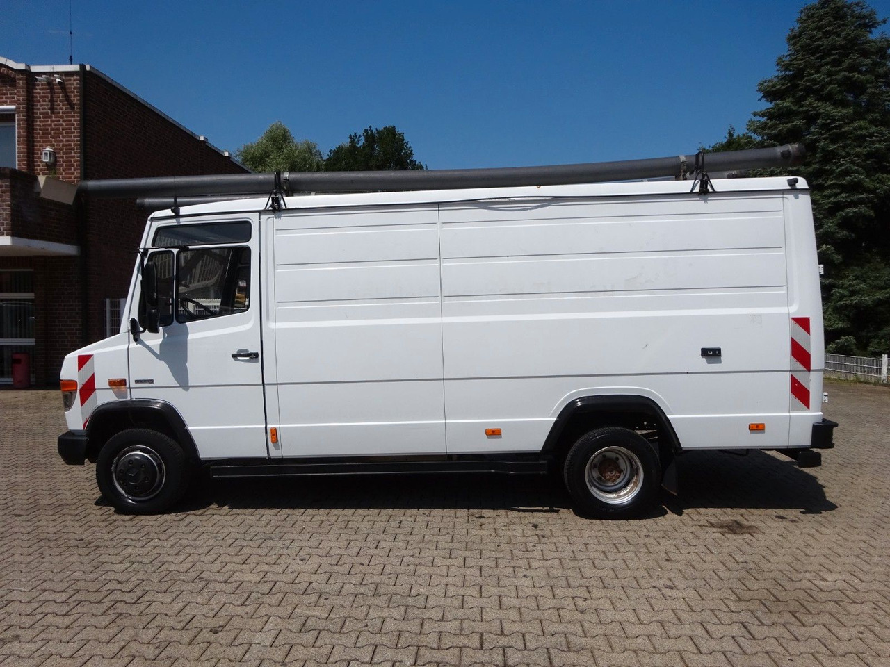 Mercedes-Benz 613D Vario Kasten 4x2 - Furgon: slika 3 Mercedes-Benz 613D Vario Kasten 4x2 - Furgon: slika 3