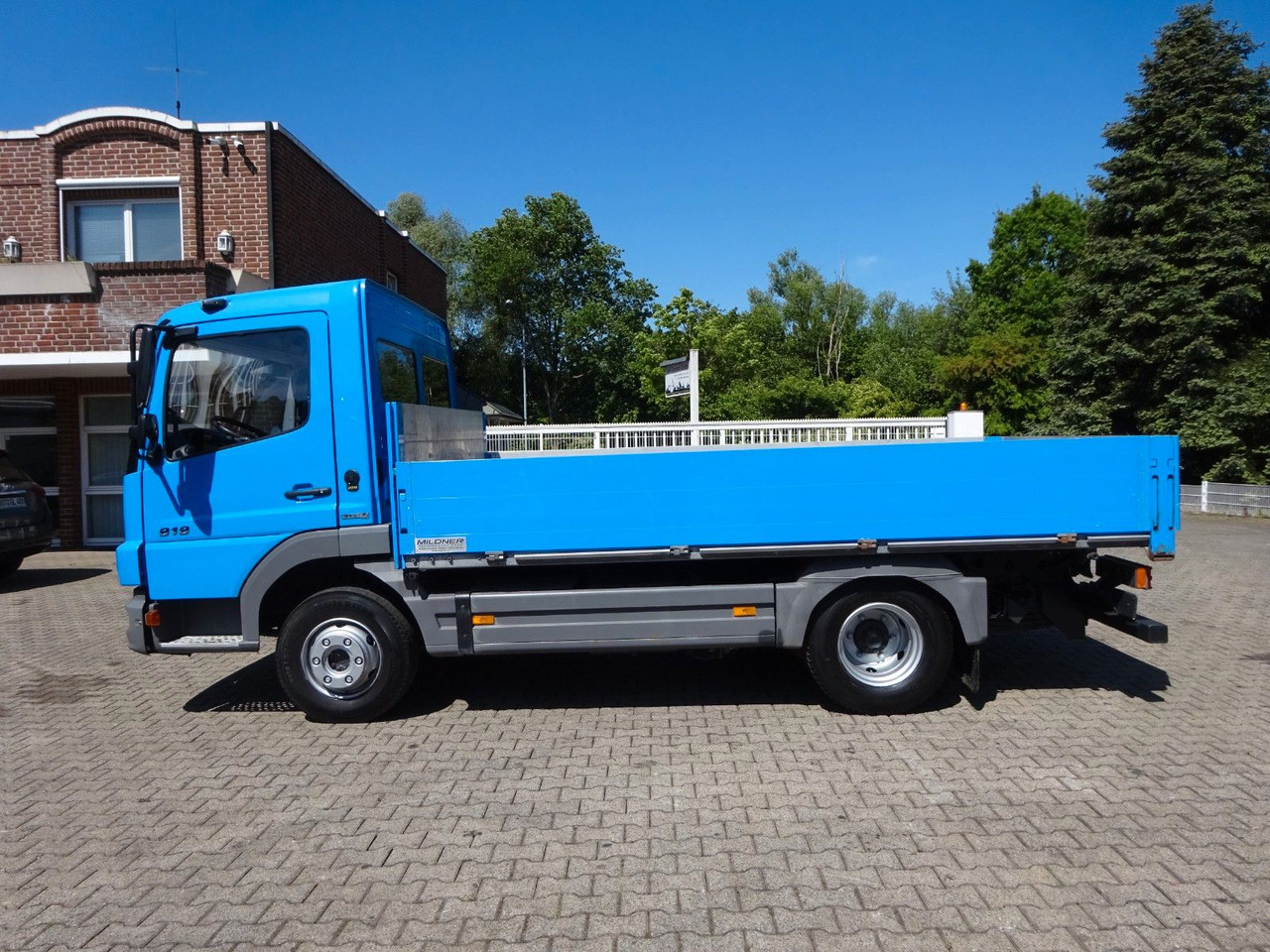 Mercedes-Benz 818 Atego kurze Pritsche 4.0 Meter - Dostavno vozilo sa otvorenom sandukom: slika 3 Mercedes-Benz 818 Atego kurze Pritsche 4.0 Meter - Dostavno vozilo sa otvorenom sandukom: slika 3