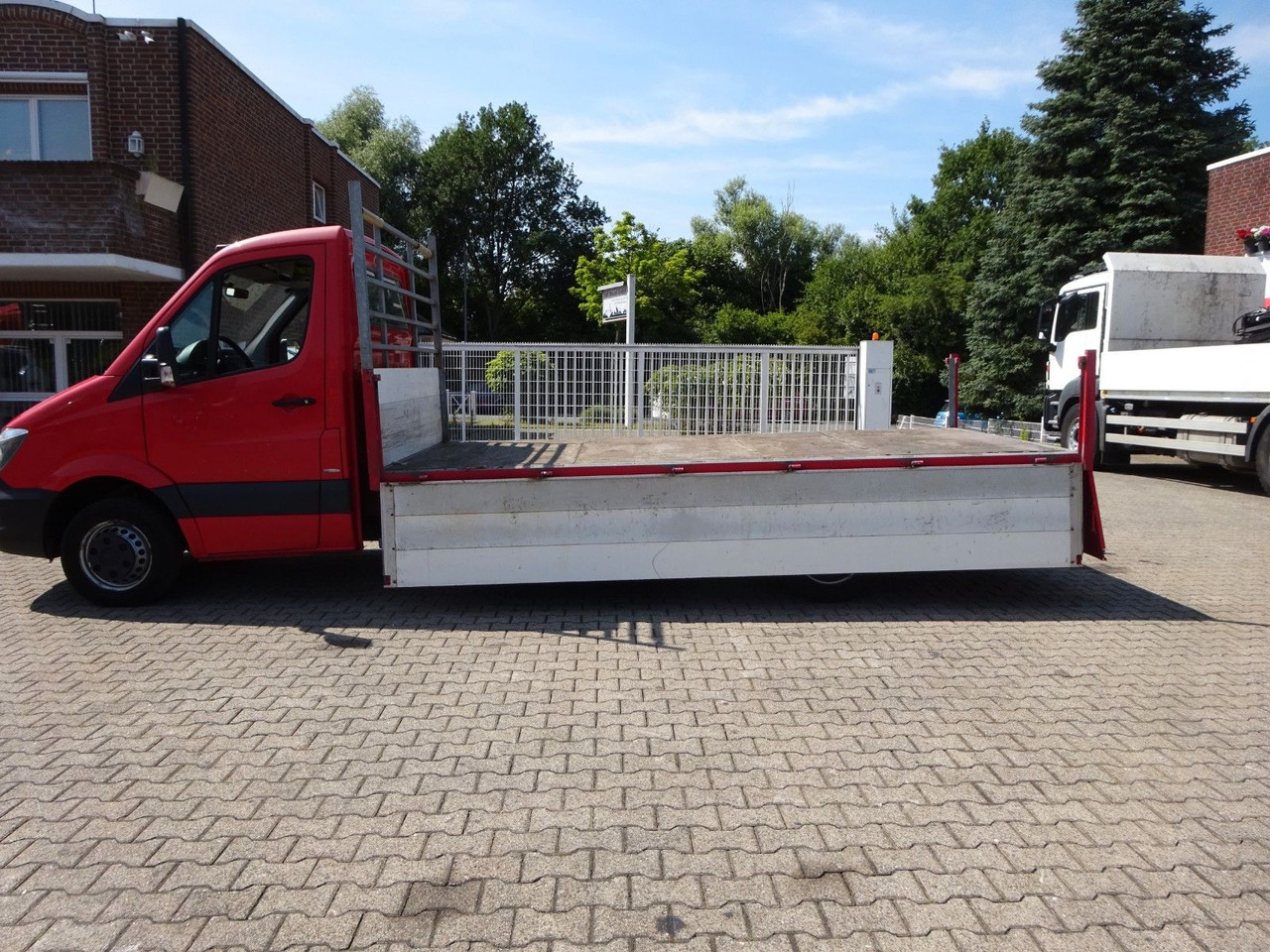 Mercedes-Benz Sprinter Pritsche 519CDI Bluetec 4x2 - Dostavno vozilo sa otvorenom sandukom: slika 4 Mercedes-Benz Sprinter Pritsche 519CDI Bluetec 4x2 - Dostavno vozilo sa otvorenom sandukom: slika 4