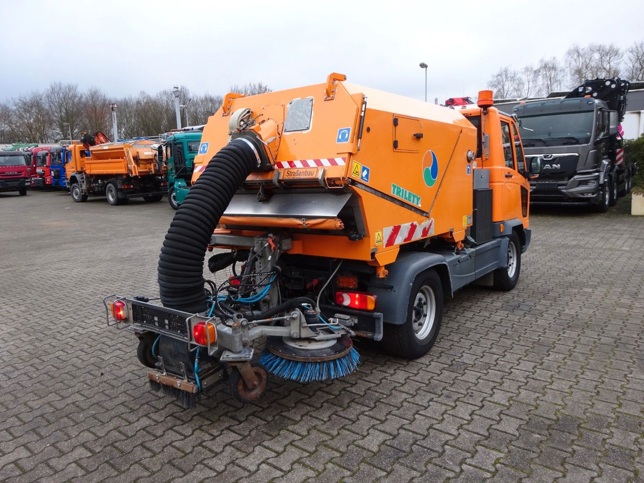 Multicar M30 HAKO FUMO Kehrmaschine+Kipper Wechsel-System - Dostavno vozilo istovarivač: slika 5 Multicar M30 HAKO FUMO Kehrmaschine+Kipper Wechsel-System - Dostavno vozilo istovarivač: slika 5