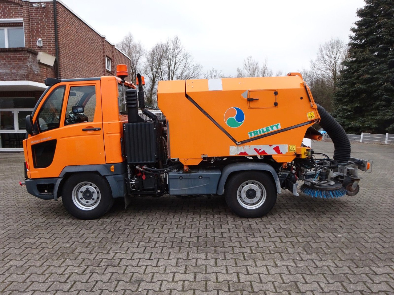 Multicar M30 HAKO FUMO Kehrmaschine+Kipper Wechsel-System - Dostavno vozilo istovarivač: slika 1 Multicar M30 HAKO FUMO Kehrmaschine+Kipper Wechsel-System - Dostavno vozilo istovarivač: slika 1