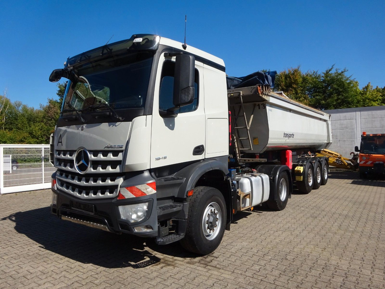 Mercedes-Benz 1845 Arocs SZM HAD 4x4 !!4 Stück verfügbar !! - Tegljač: slika 1 Mercedes-Benz 1845 Arocs SZM HAD 4x4 !!4 Stück verfügbar !! - Tegljač: slika 1