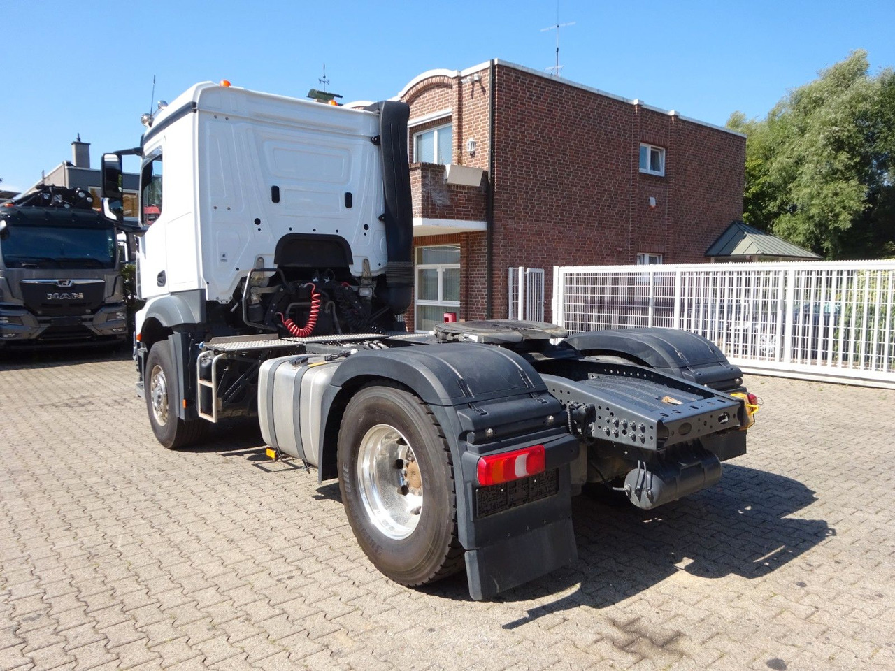 Mercedes-Benz 1846 Actros SZM HAD ALLRAD - Tegljač: slika 4 Mercedes-Benz 1846 Actros SZM HAD ALLRAD - Tegljač: slika 4