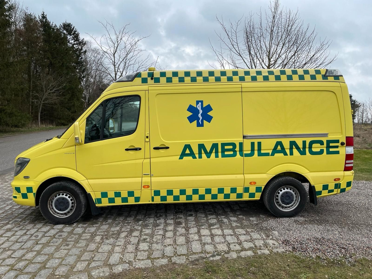 Mercedes-Benz Sprinter 316 CDI Aut *14 000 € netto - Vozilo hitne pomoći: slika 2 Mercedes-Benz Sprinter 316 CDI Aut *14 000 € netto - Vozilo hitne pomoći: slika 2