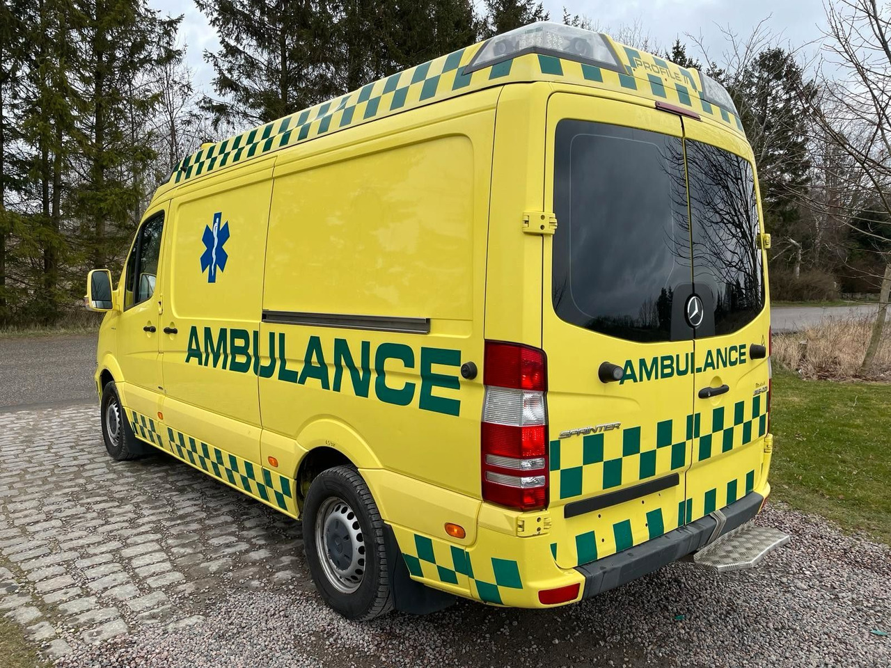 Mercedes-Benz Sprinter 316 CDI Aut *14 000 € netto - Vozilo hitne pomoći: slika 3 Mercedes-Benz Sprinter 316 CDI Aut *14 000 € netto - Vozilo hitne pomoći: slika 3