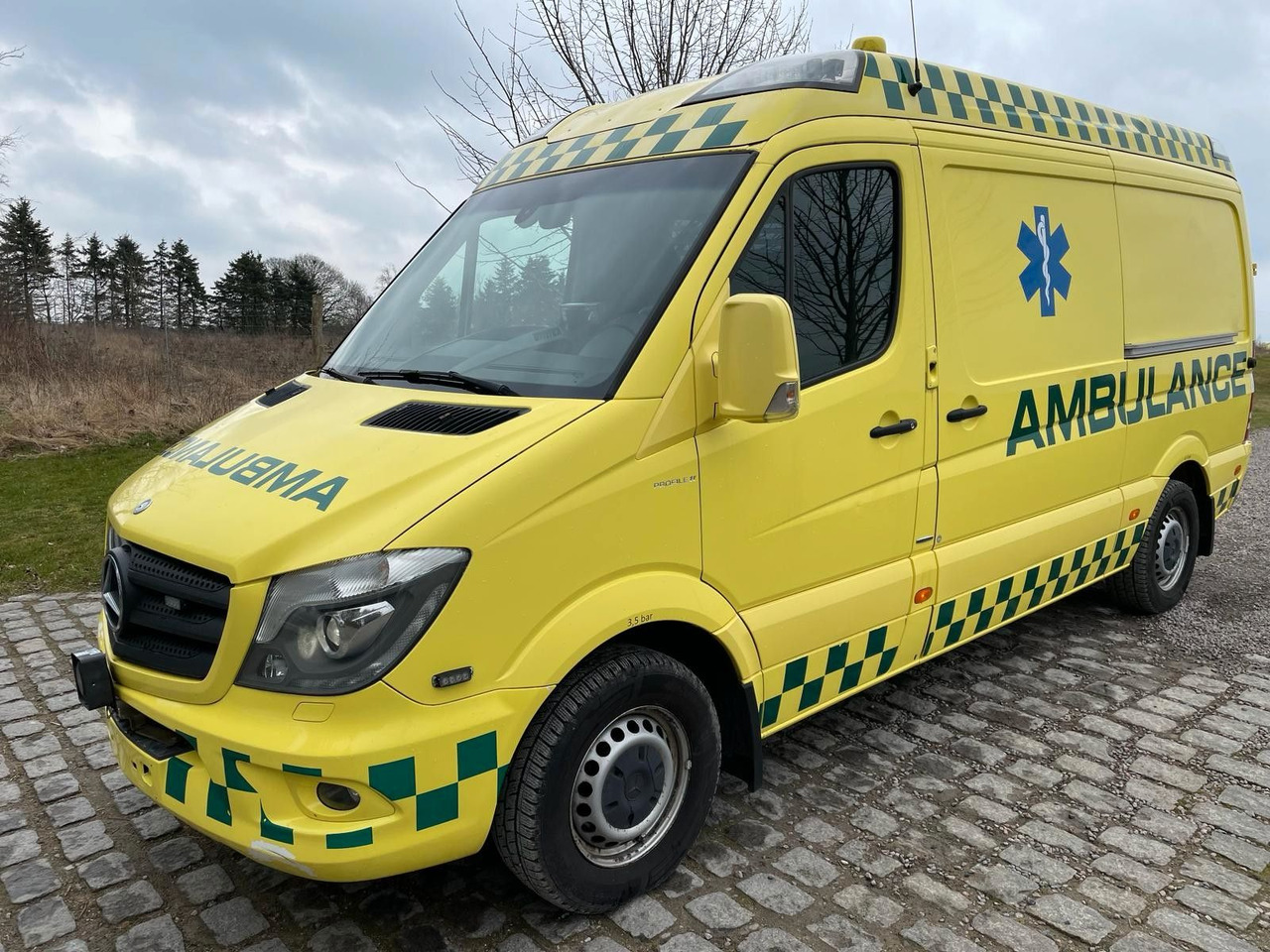 Mercedes-Benz Sprinter 316 CDI Aut *14 000 € netto - Vozilo hitne pomoći: slika 1 Mercedes-Benz Sprinter 316 CDI Aut *14 000 € netto - Vozilo hitne pomoći: slika 1