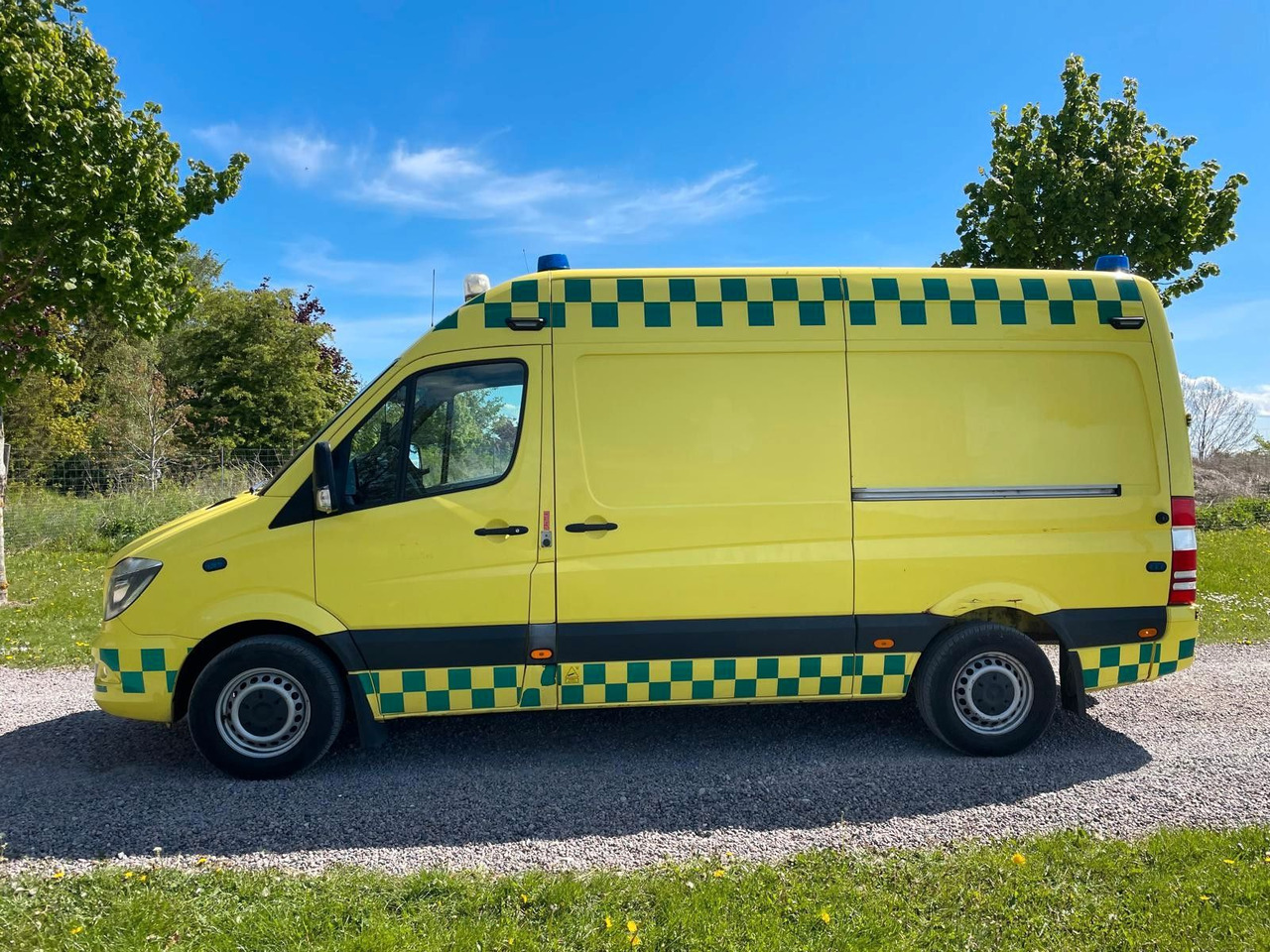 Mercedes-Benz Sprinter II Kasten 316 CDI Aut Ambulance* - Vozilo hitne pomoći: slika 2 Mercedes-Benz Sprinter II Kasten 316 CDI Aut Ambulance* - Vozilo hitne pomoći: slika 2