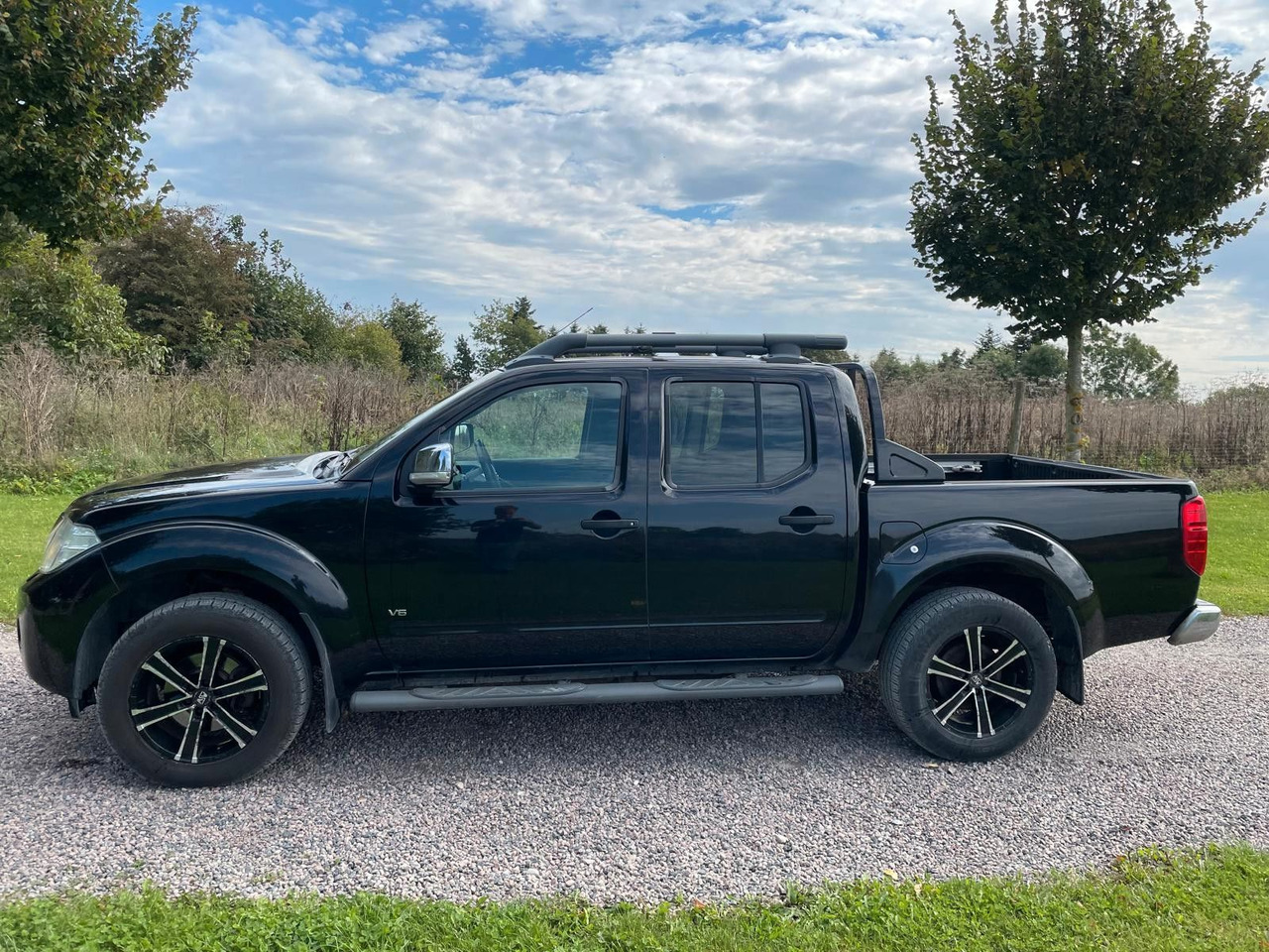 Nissan Navara Pickup Double Cab LE V6 4x4 LB - SUVSUV: slika 2 Nissan Navara Pickup Double Cab LE V6 4x4 LB - SUVSUV: slika 2
