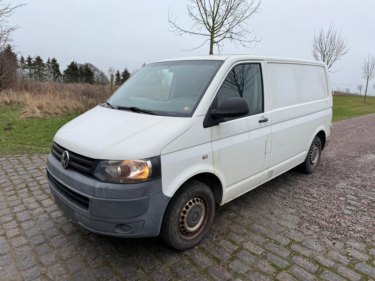Volkswagen T5 Transporter 2.0 TDI Kasten *RESERVED Ro - Mali kombi: slika 3 Volkswagen T5 Transporter 2.0 TDI Kasten *RESERVED Ro - Mali kombi: slika 3