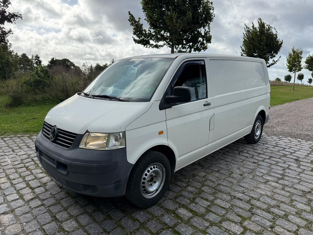 Volkswagen T5 Transporter 2.5 TDI Kasten lang *2500 € - Mali kombi: slika 2 Volkswagen T5 Transporter 2.5 TDI Kasten lang *2500 € - Mali kombi: slika 2